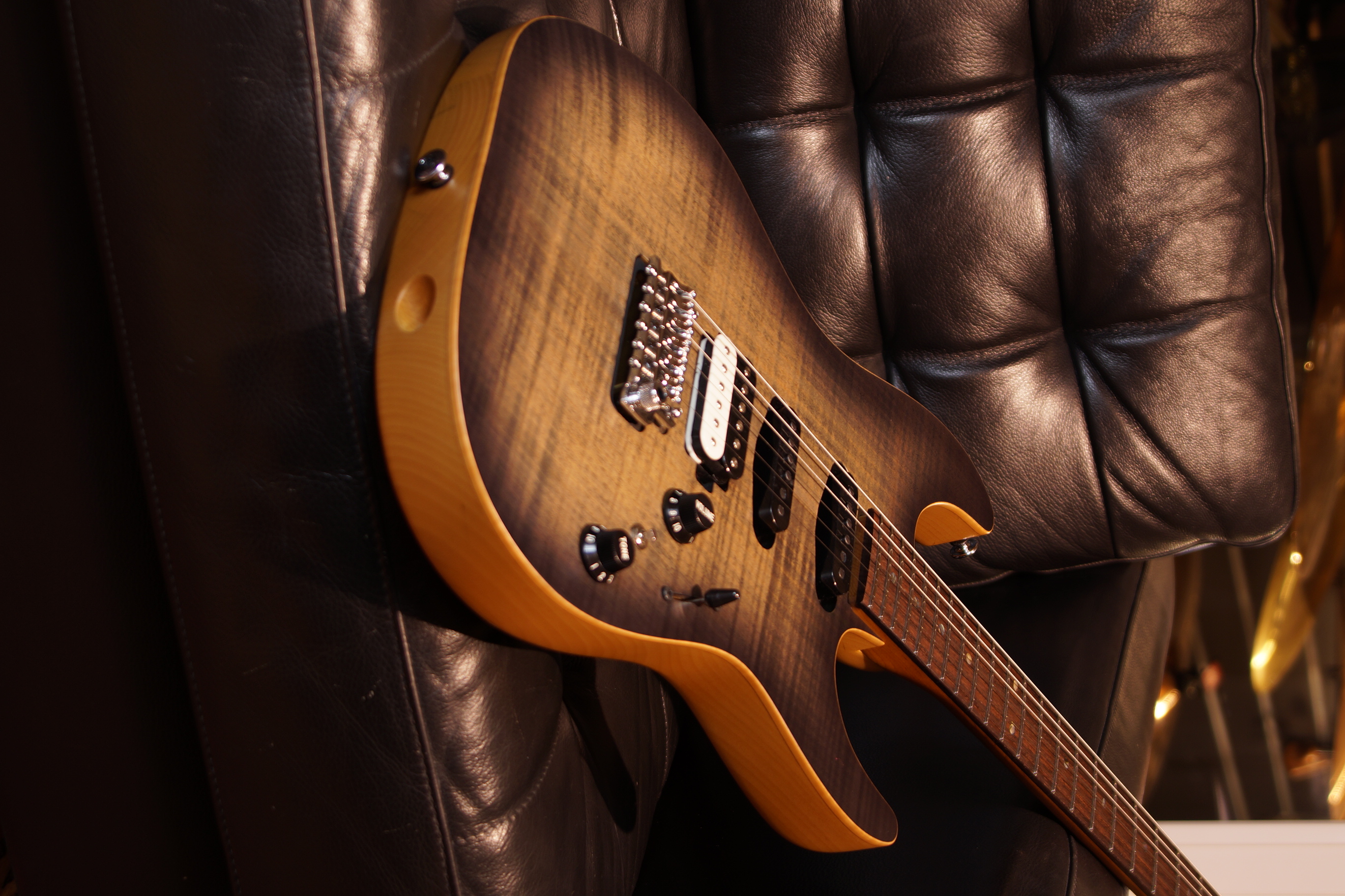 IBANEZ Tom Quayle Signature Charcoal Black Burst Flat B- Stock inkl. Koffer