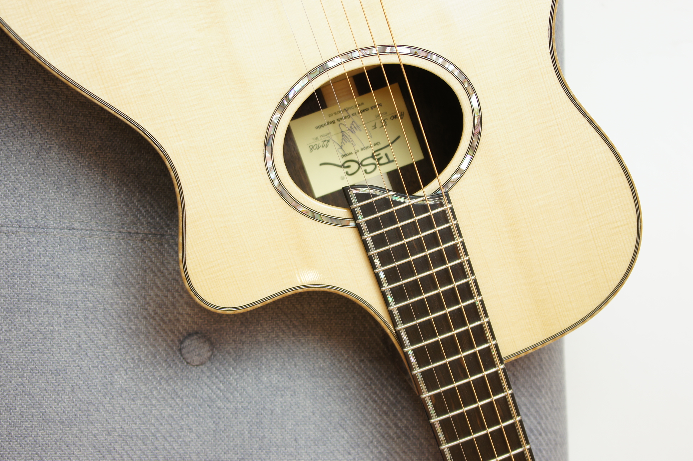 BSG Apro 35 F - Curly Laurel / Fichte mit MISI Trio Air Tonabnehmer