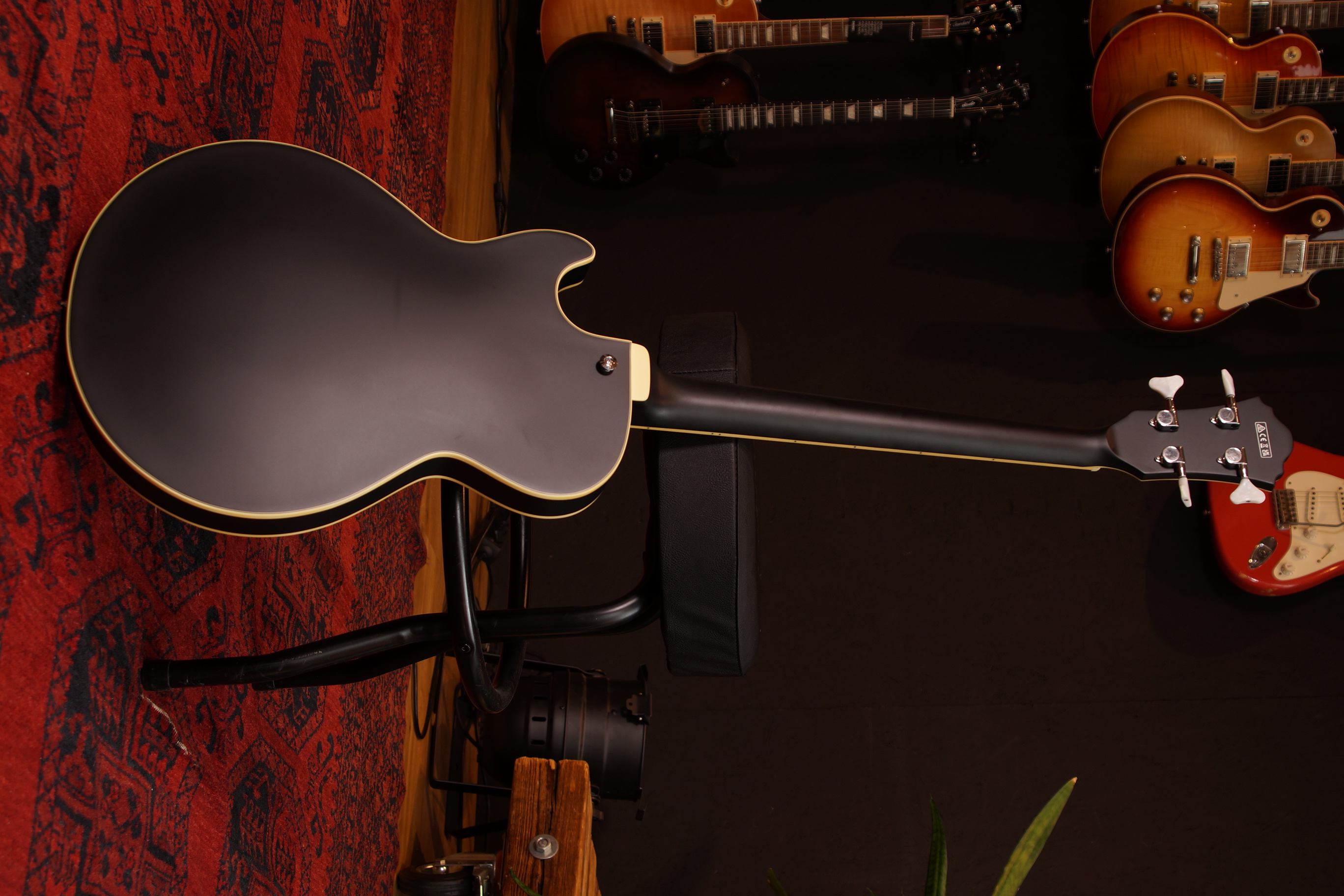 IBANEZ Artcore 4-Str Black Flat Semi Hollow Body