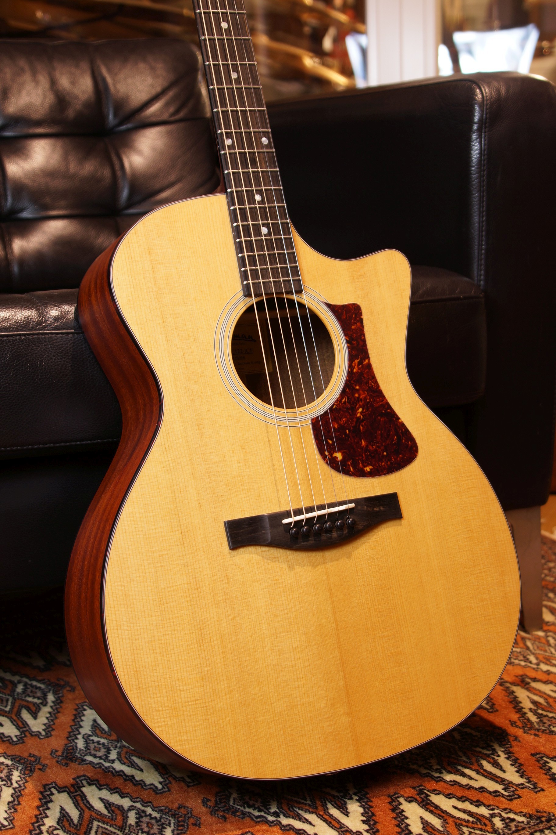 Eastman AC122-1CE natur inklusive Tasche