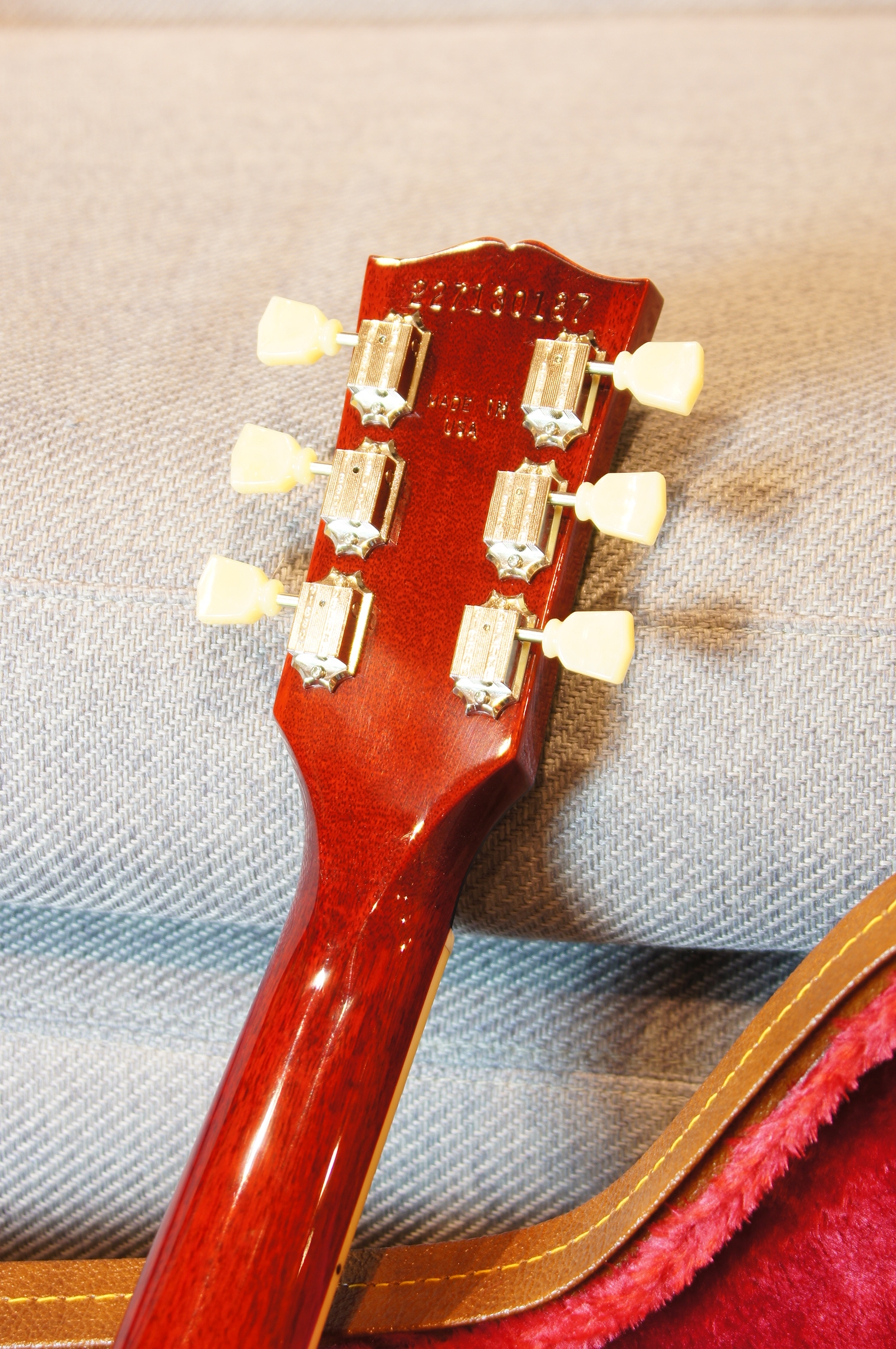 Gibson ES-335 DOT Sixties Cherry