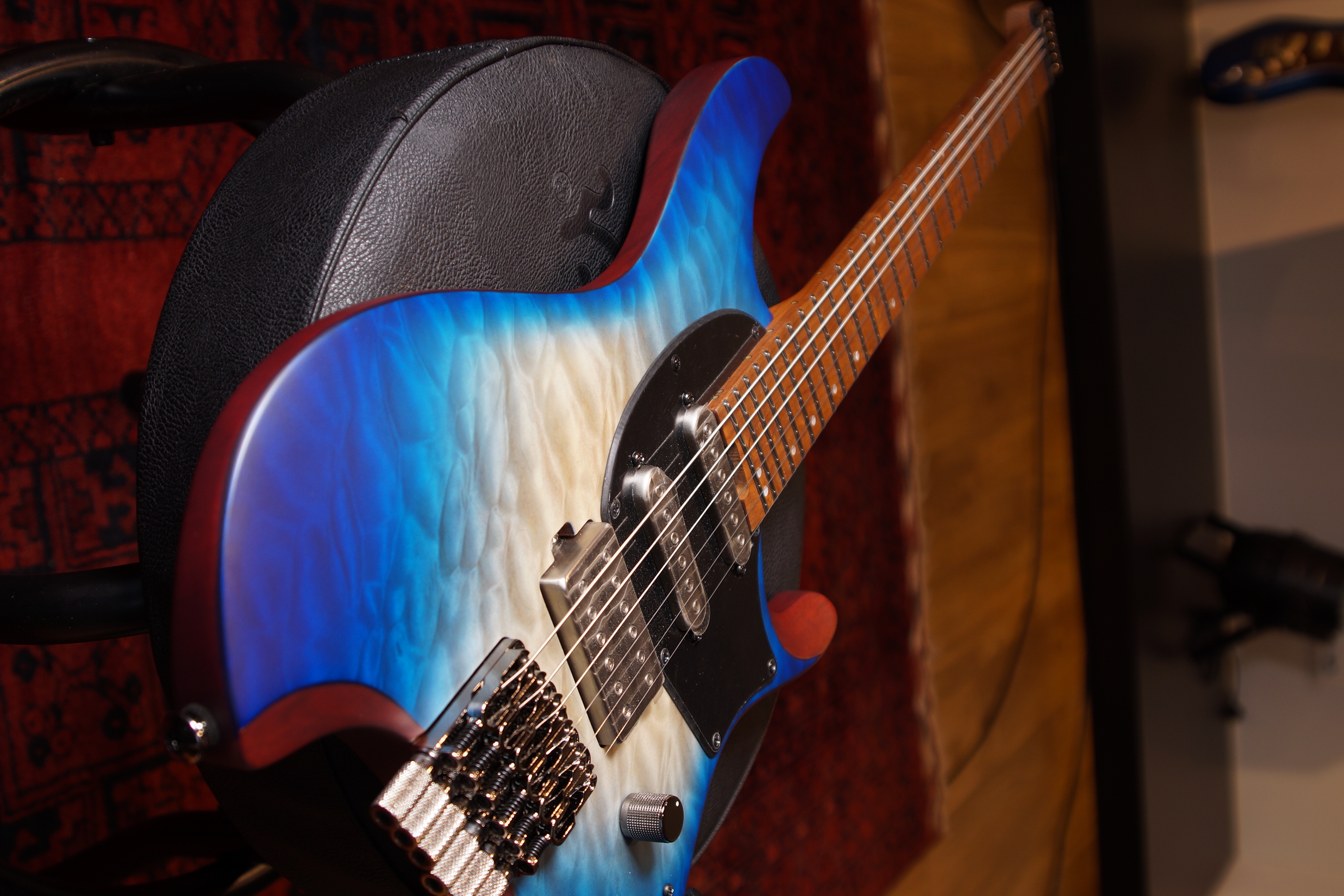 Ibanez QX54QM-BSM Quest Series E-Gitarre 6 String - Blue Sphere Burst Matte + Gigbag - B-Stock