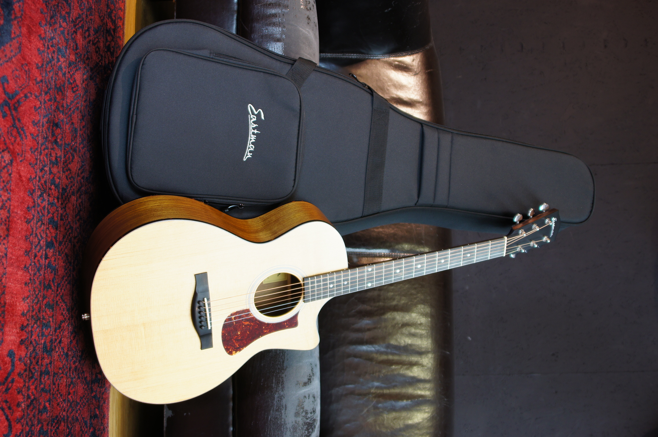 Eastman AC222CE mit Tonabnehmer inklusive Gigbag