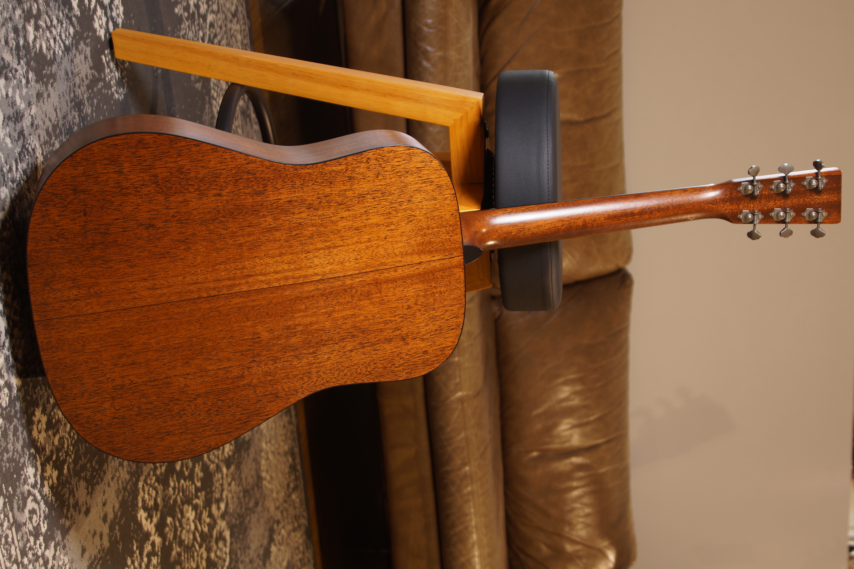 Martin D-18 Street Legend