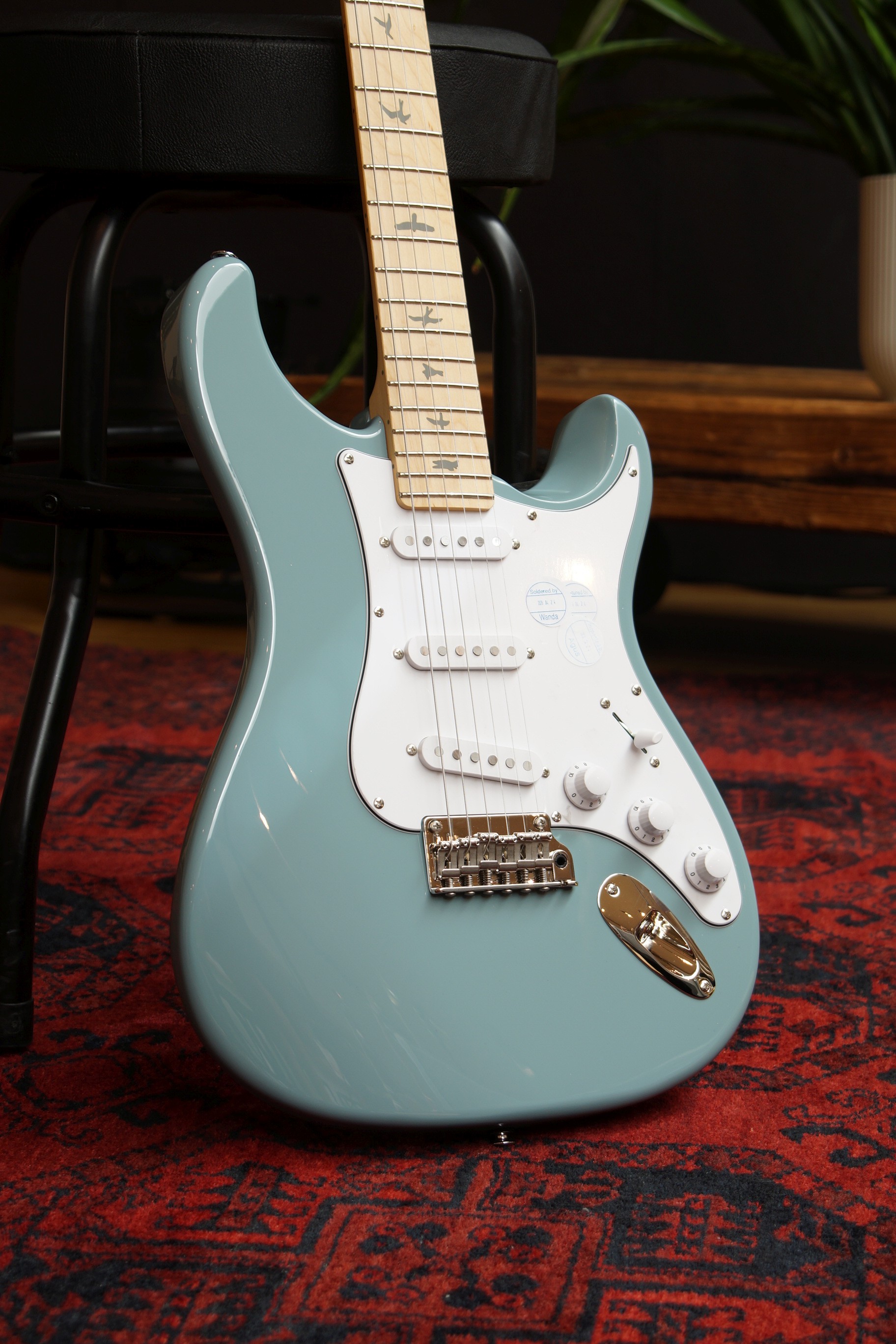 PRS SE Silver Sky Maple Stone Blue
