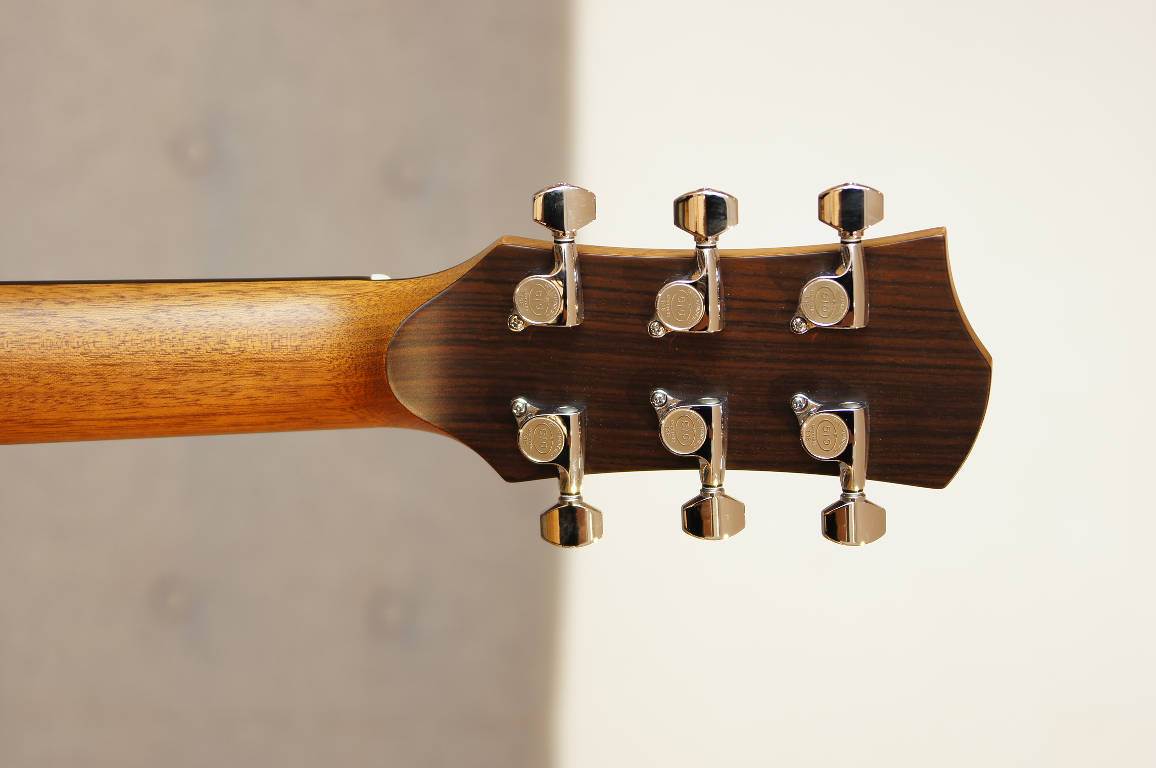 BSG Apro 35 F - Curly Laurel / Fichte mit MISI Trio Air Tonabnehmer