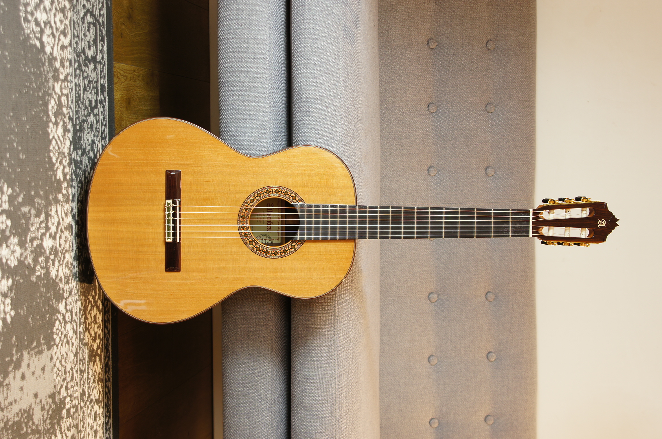 Alhambra 8P vollmassiv inklusive Koffer