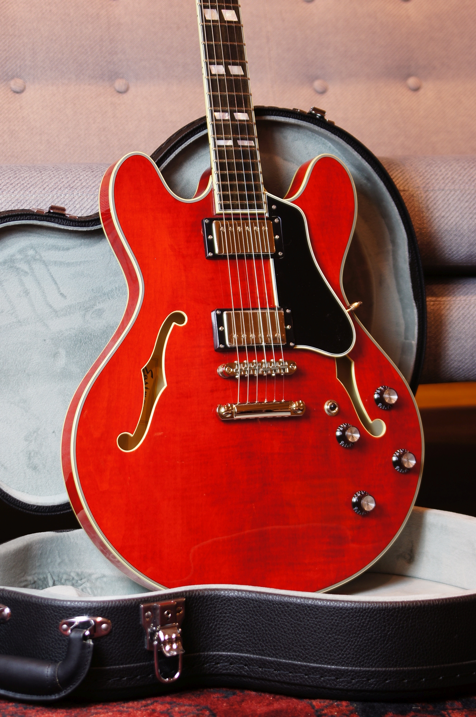 Eastman T486 Cherry Red - inklusive Case