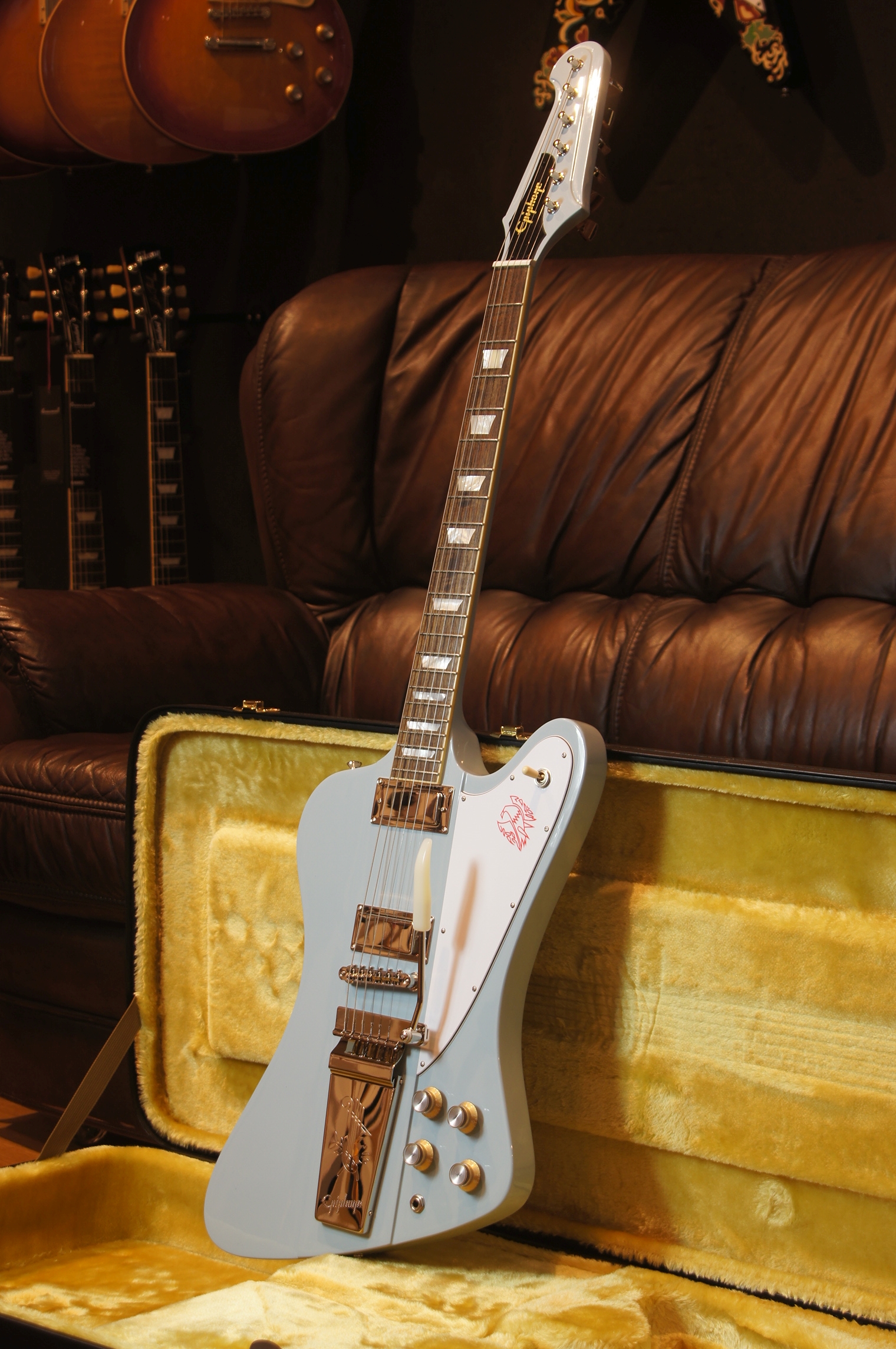 Epiphone 1963 Firebird V Maestro Vibrola Frost Blue inklusive Hard Case