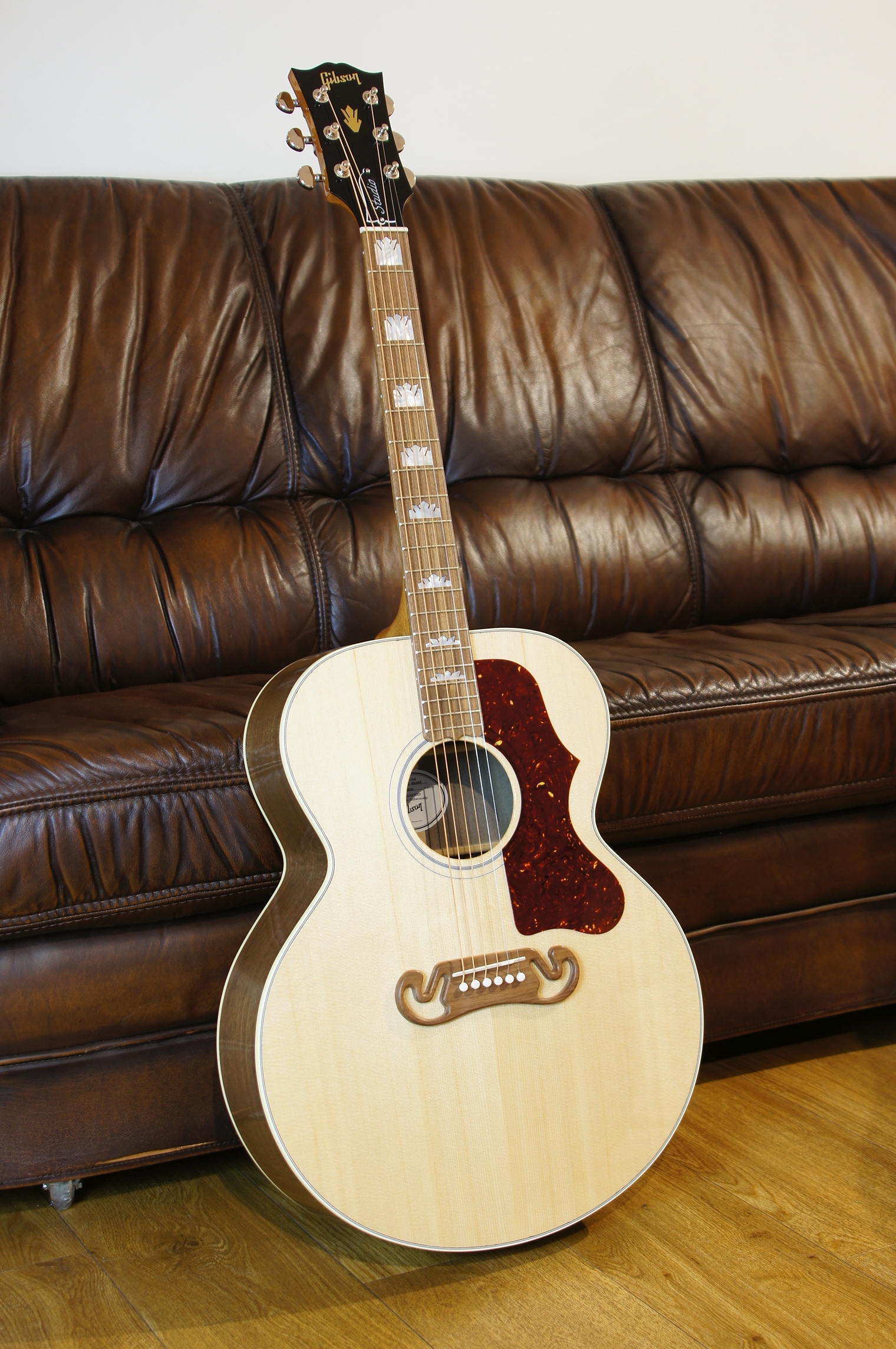 Gibson SJ-200 Studio Walnut Antique Natural