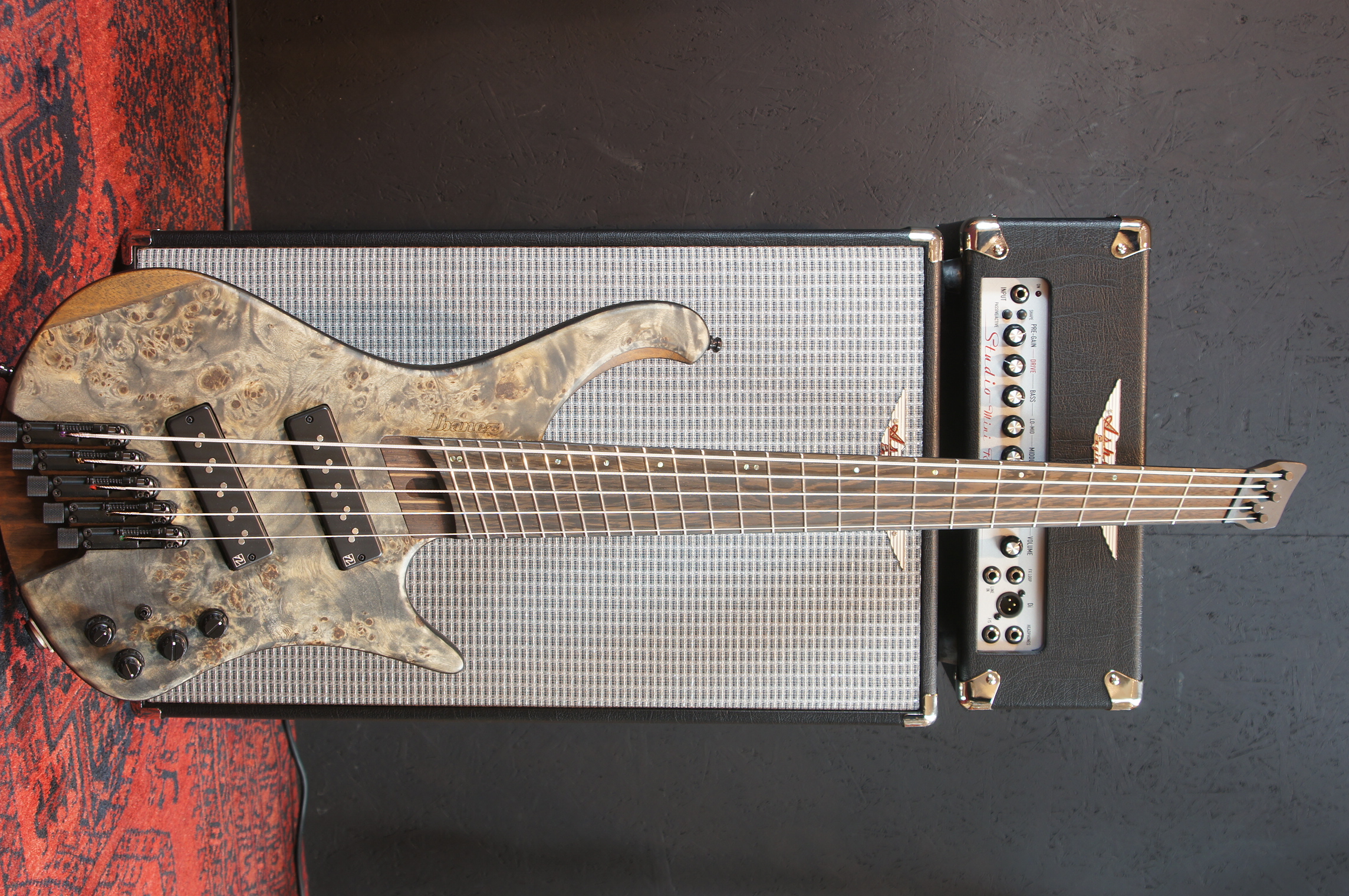 IBANEZ Bass Workshop 5-String Multiscale Black Ice Flat - B-Stock