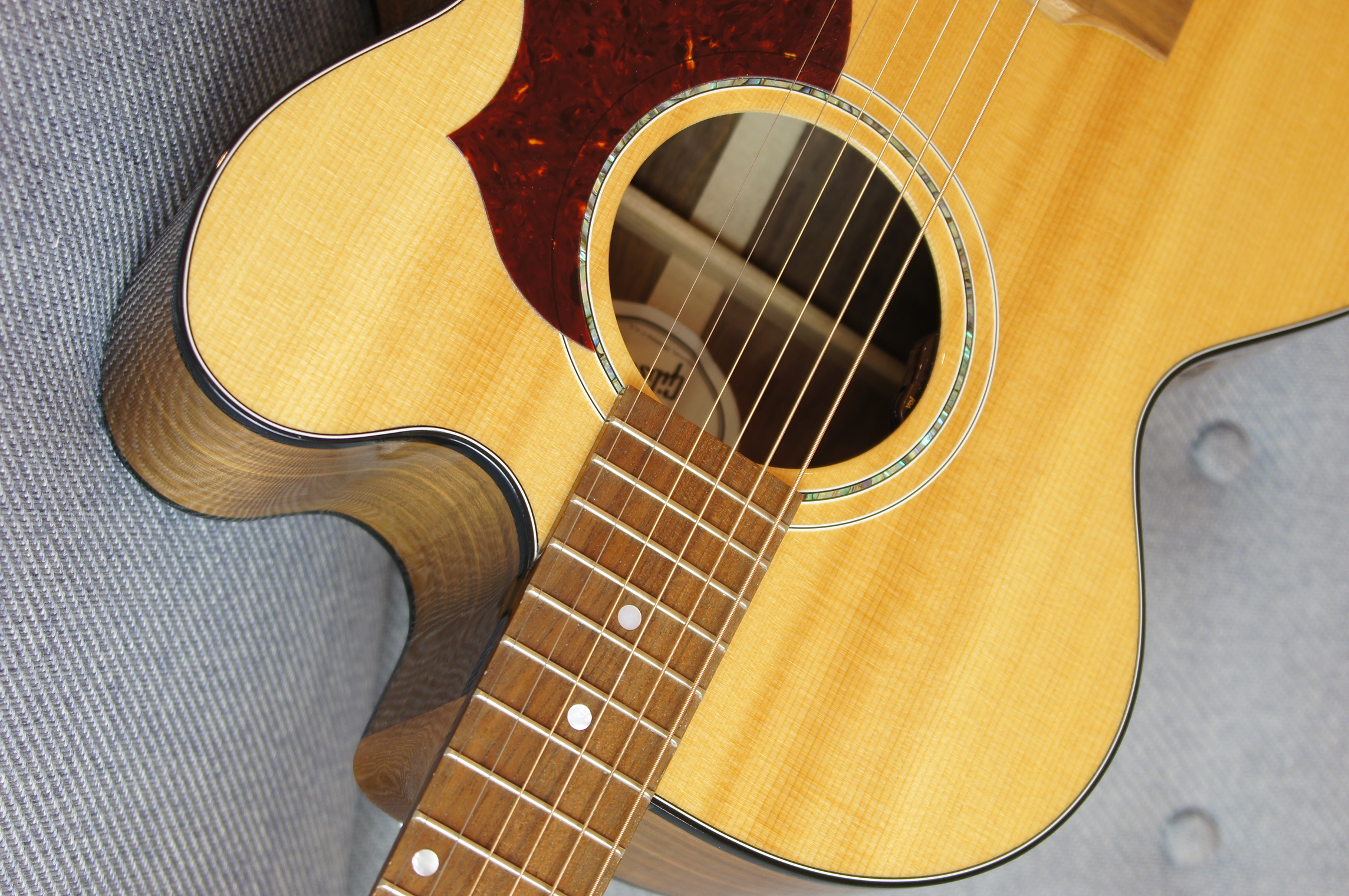 Gibson J-185 EC Modern Walnut Antique Natural