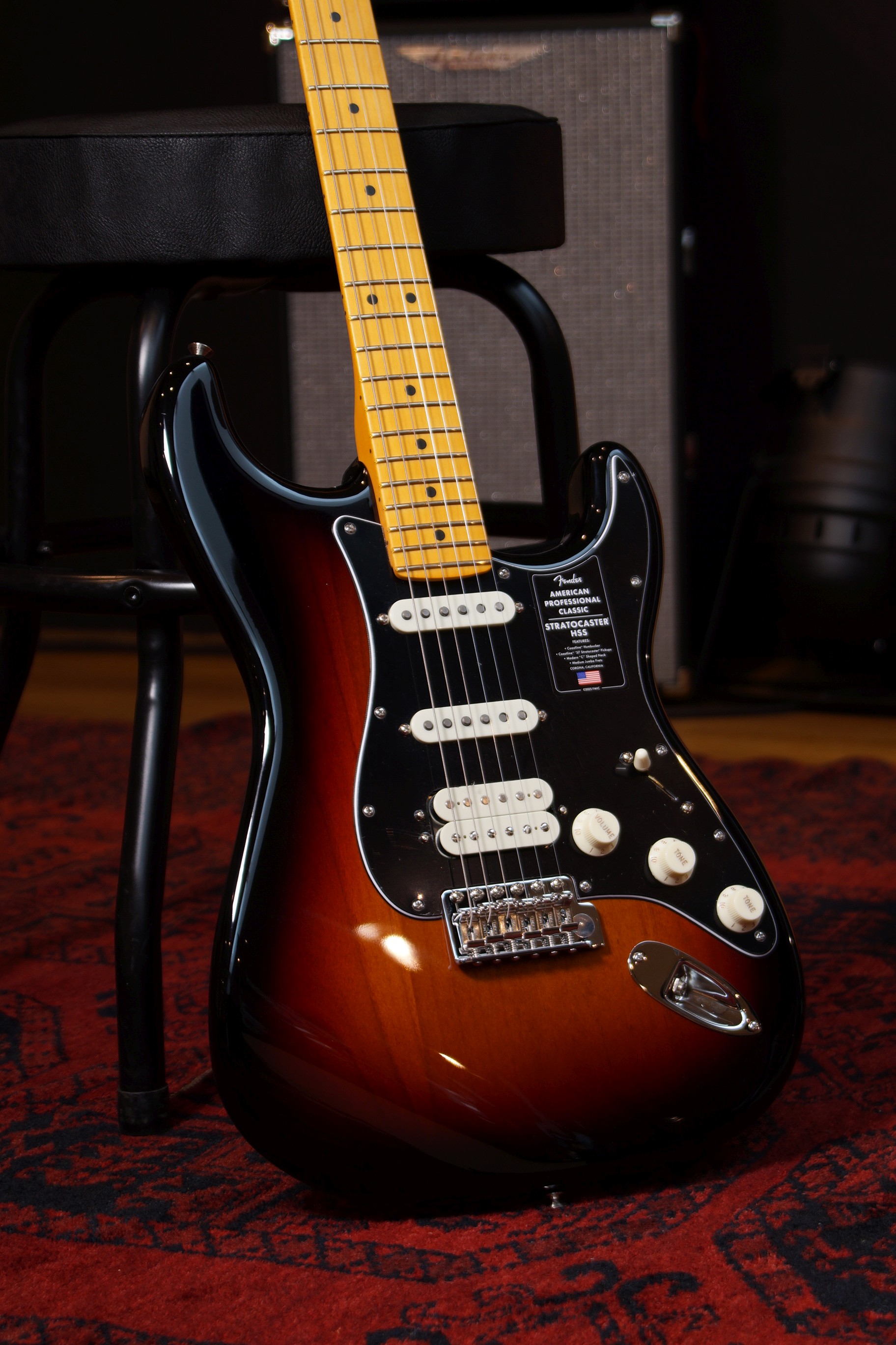 Fender American Professional Classic Stratocaster® HSS, Maple Fingerboard, 3-Color Sunburst