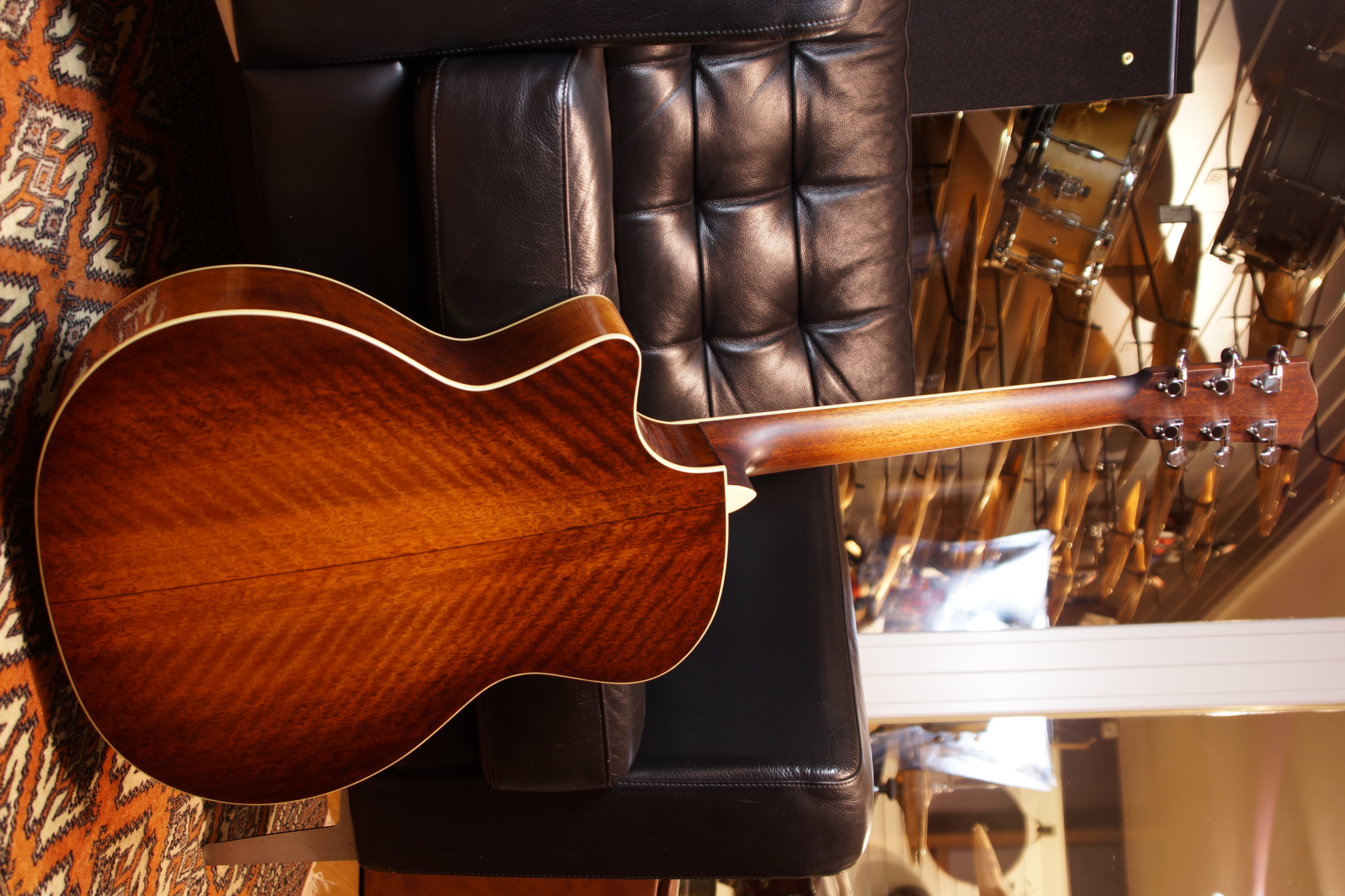 Eastman AC322CE mit Tonabnehmer und Koffer