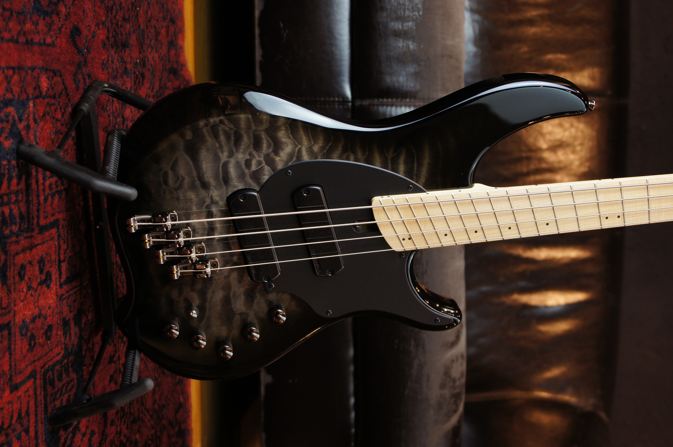 Dingwall CB2 Combustion 4-String Mapleneck 2 Tone Black Burst