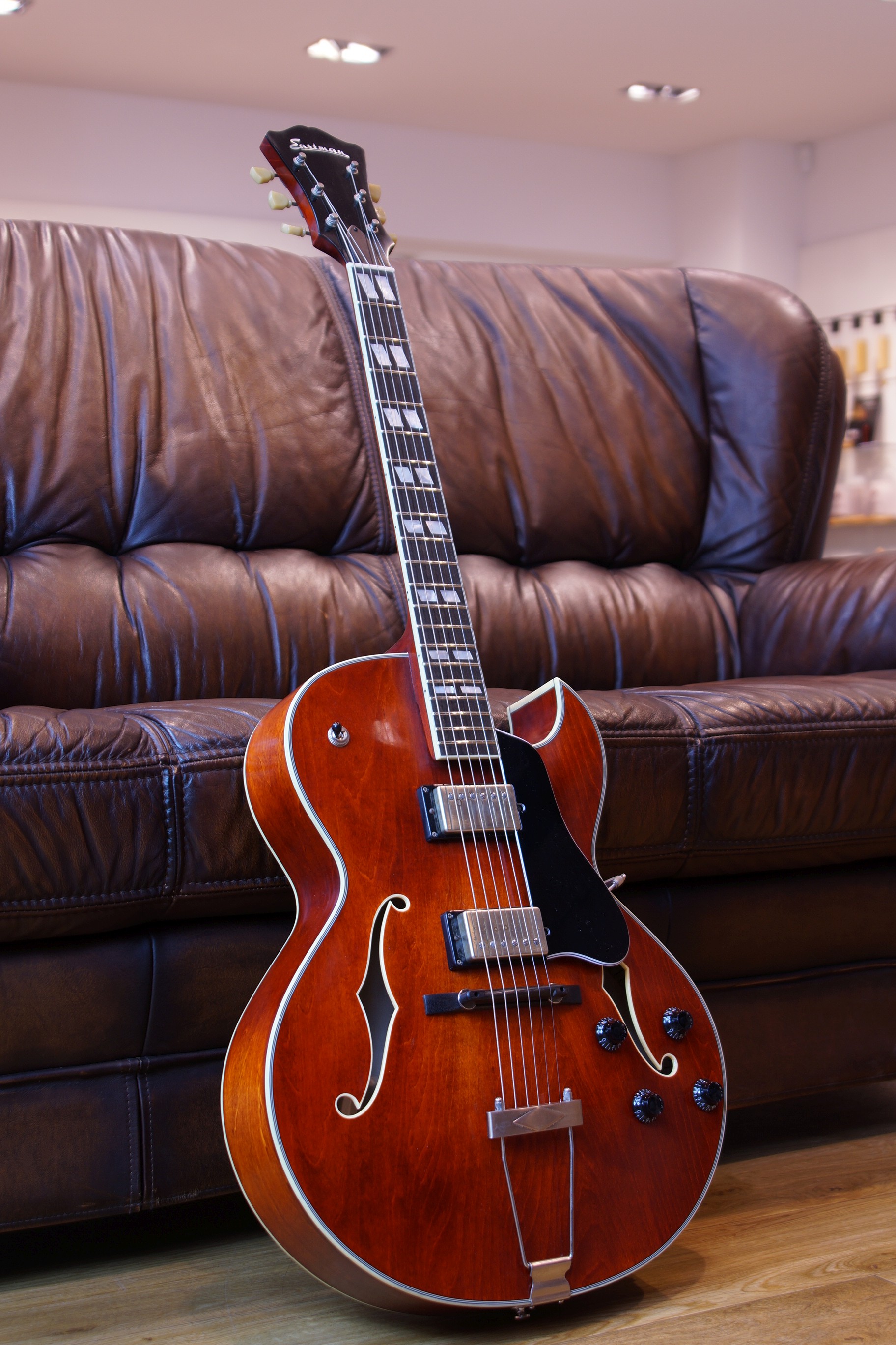 Eastman T49D/TV Archtop Antique Classic aged