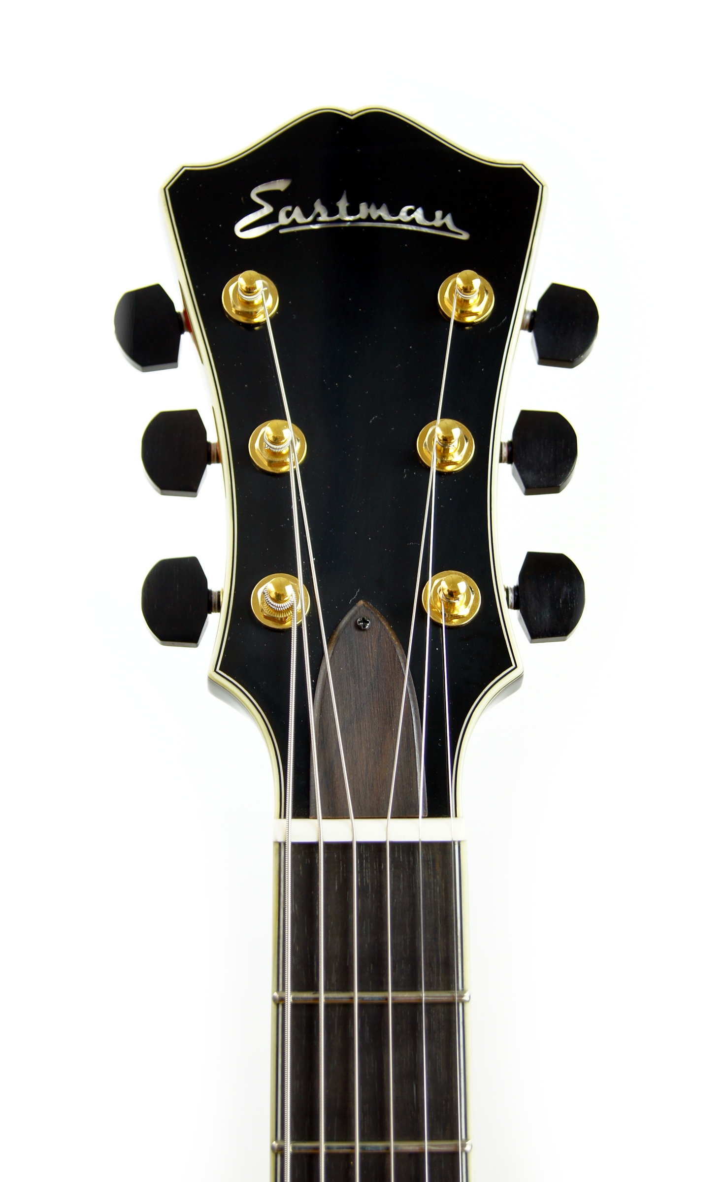 Eastman AR805CE-SB Sunburst Archtop Jazzgitarre inklusive Koffer