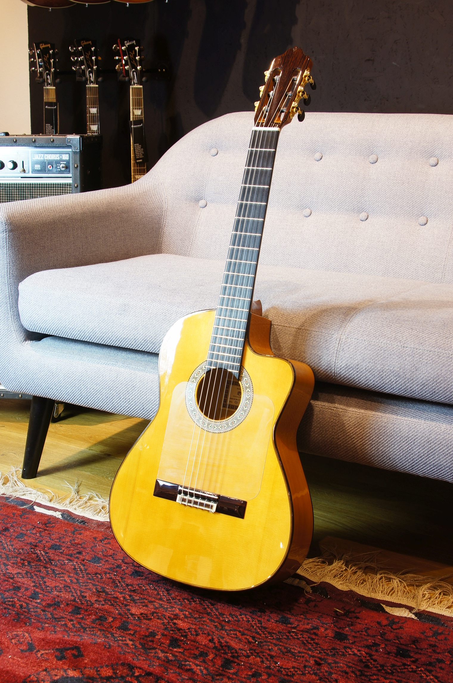 Esteve 9F SP Zypresse Flamenco Cutaway Sondermodell