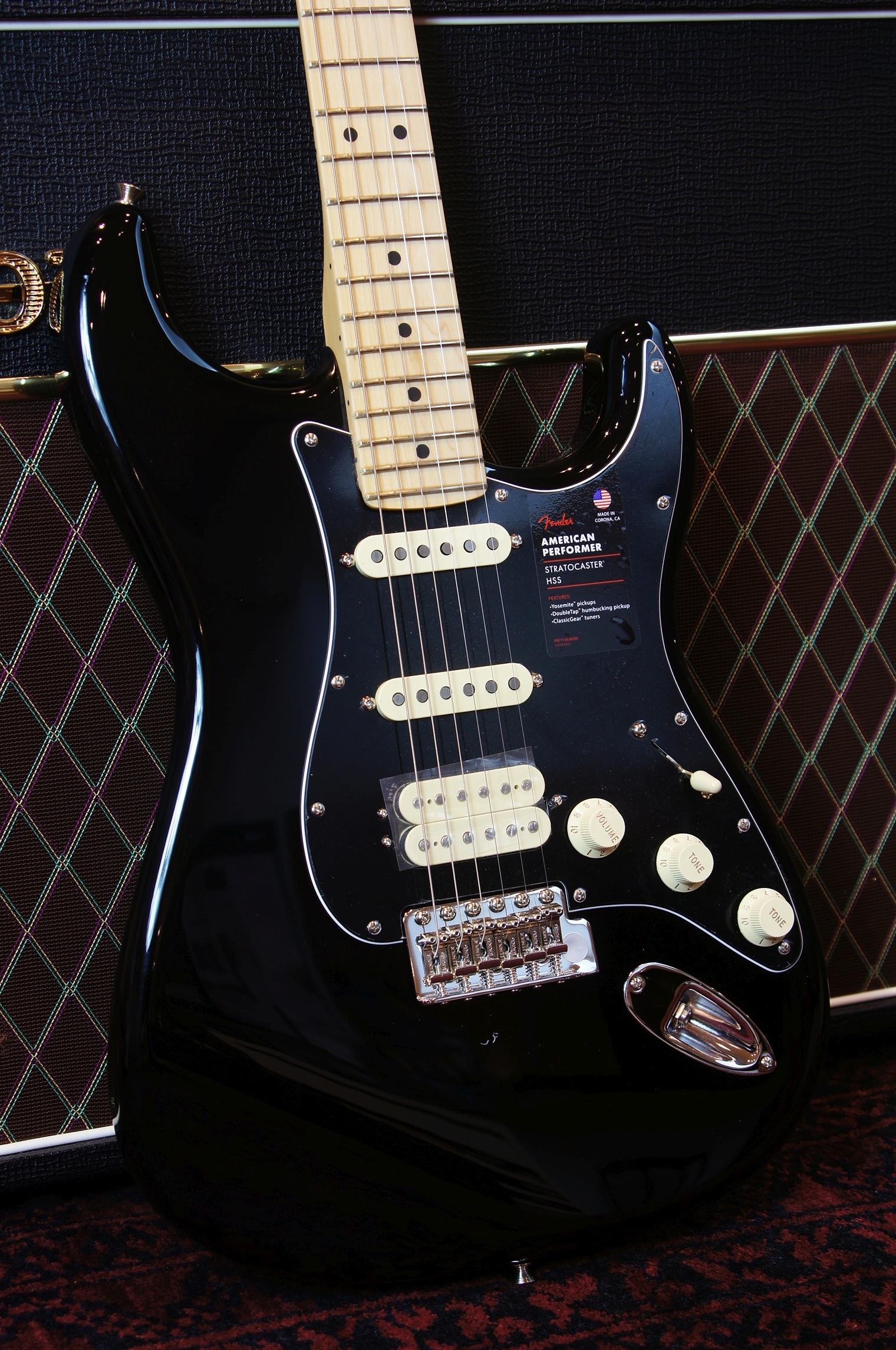 Fender American Performer Stratocaster® "Custom" Maple Fingerboard, Black, 3 V-Mod Single Coils (American Pro) mit Tasche