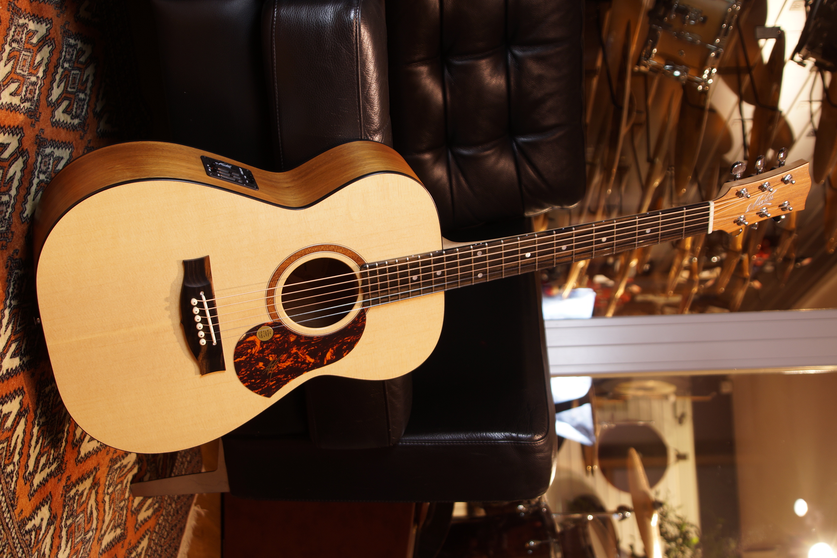 Maton SRS 808