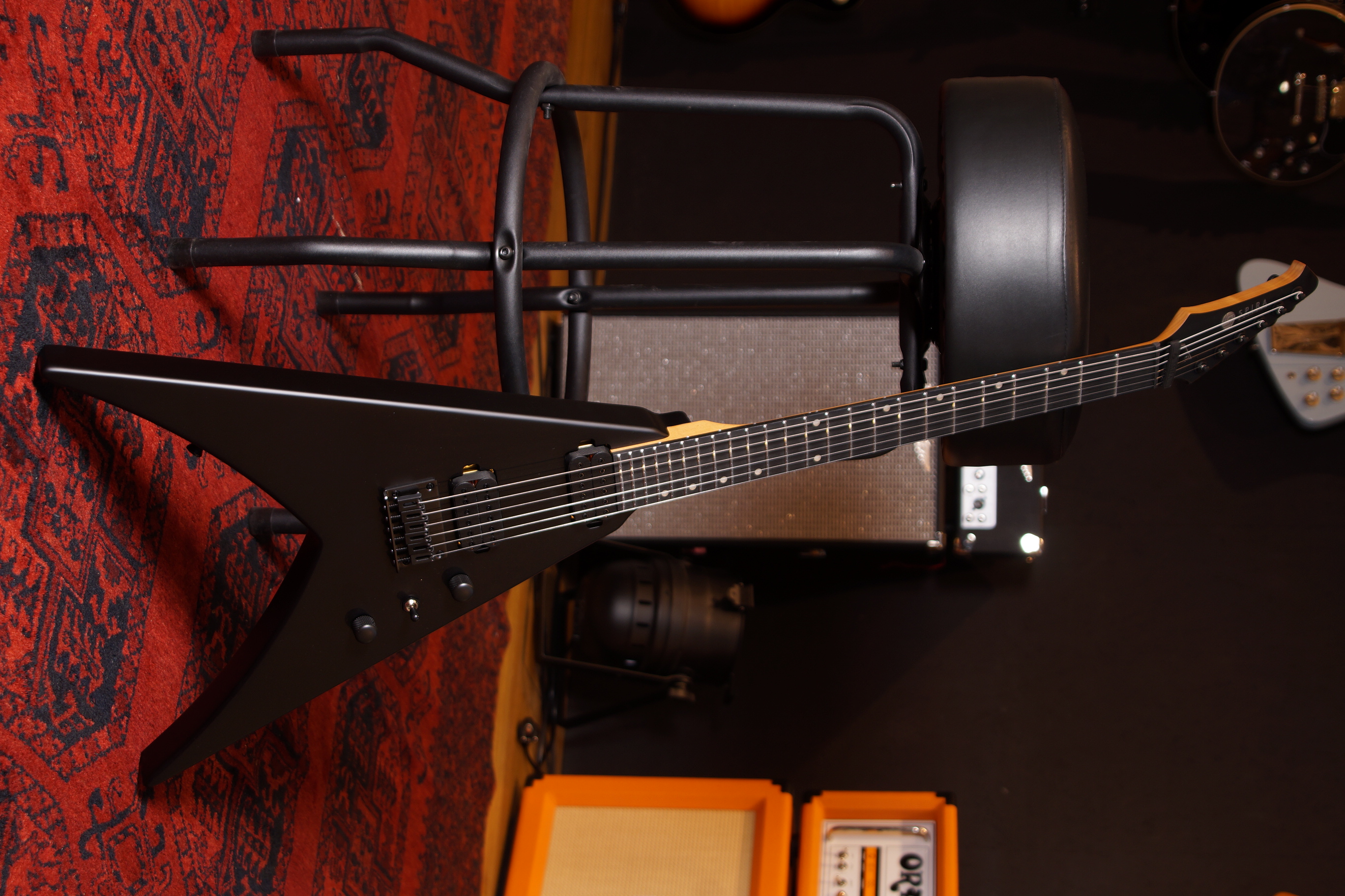 SPIRA Guitars V-400 MBK Satin Black