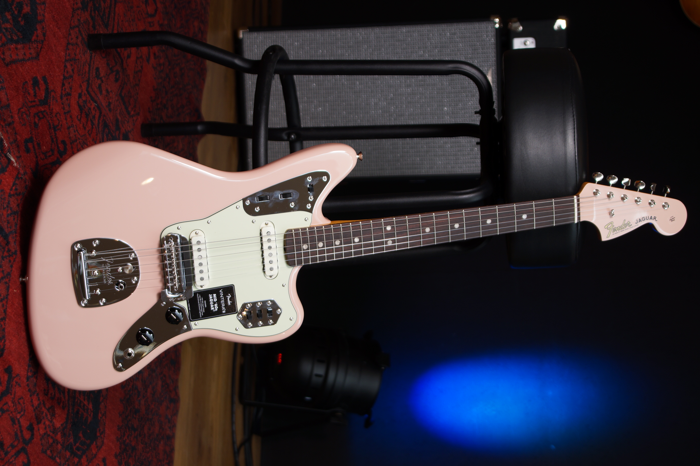 Fender Vintera® III Mid '60s Jaguar®, Rosewood Fingerboard, Shell Pink