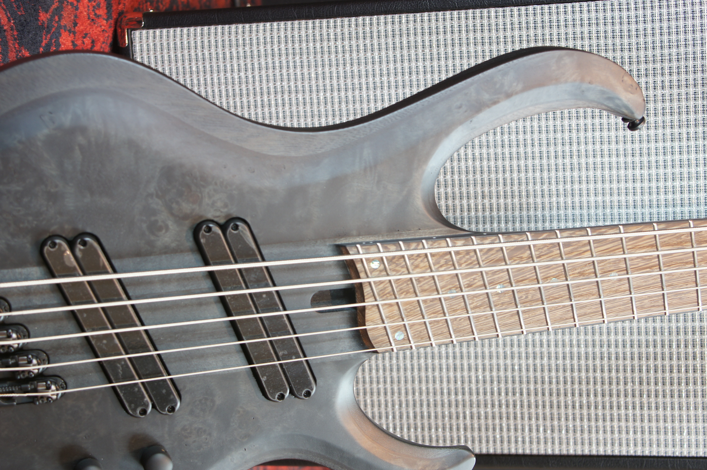 IBANEZ BTB 5-Str Transparent Gray Flat Multi Scale, incl. Case - B-Stock