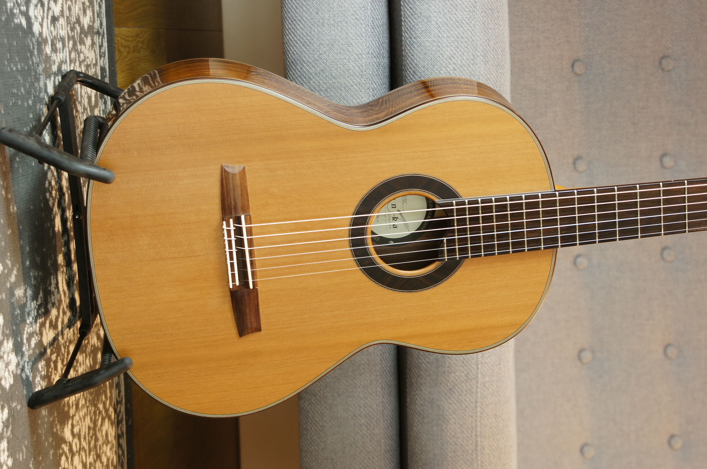 Hanika 56 SC Santos-Palisander / Zeder inklusive Tasche