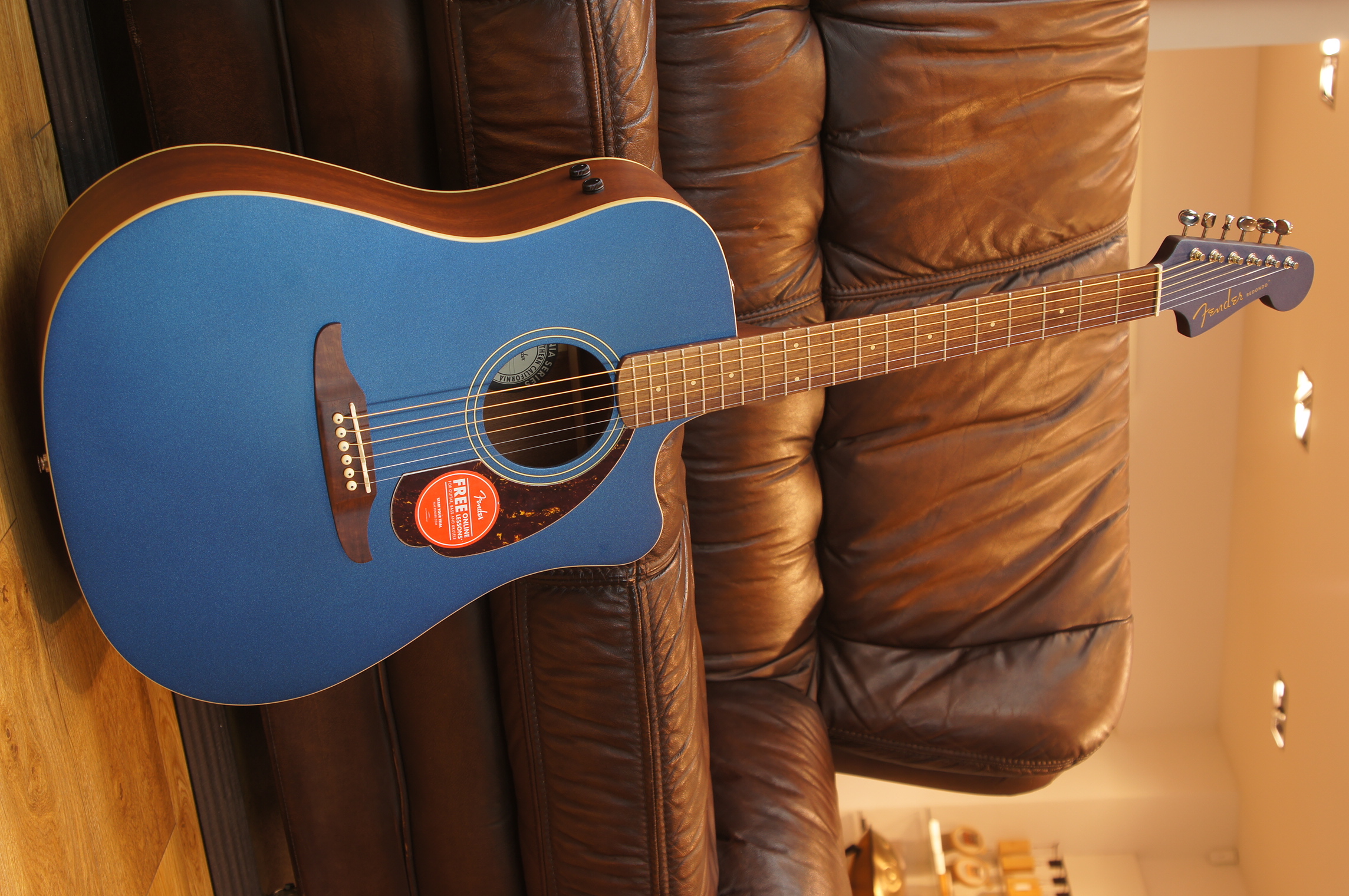 Fender Redondo Player, Walnut Fingerboard, Tortoiseshell Pickguard, Lake Placid Blue