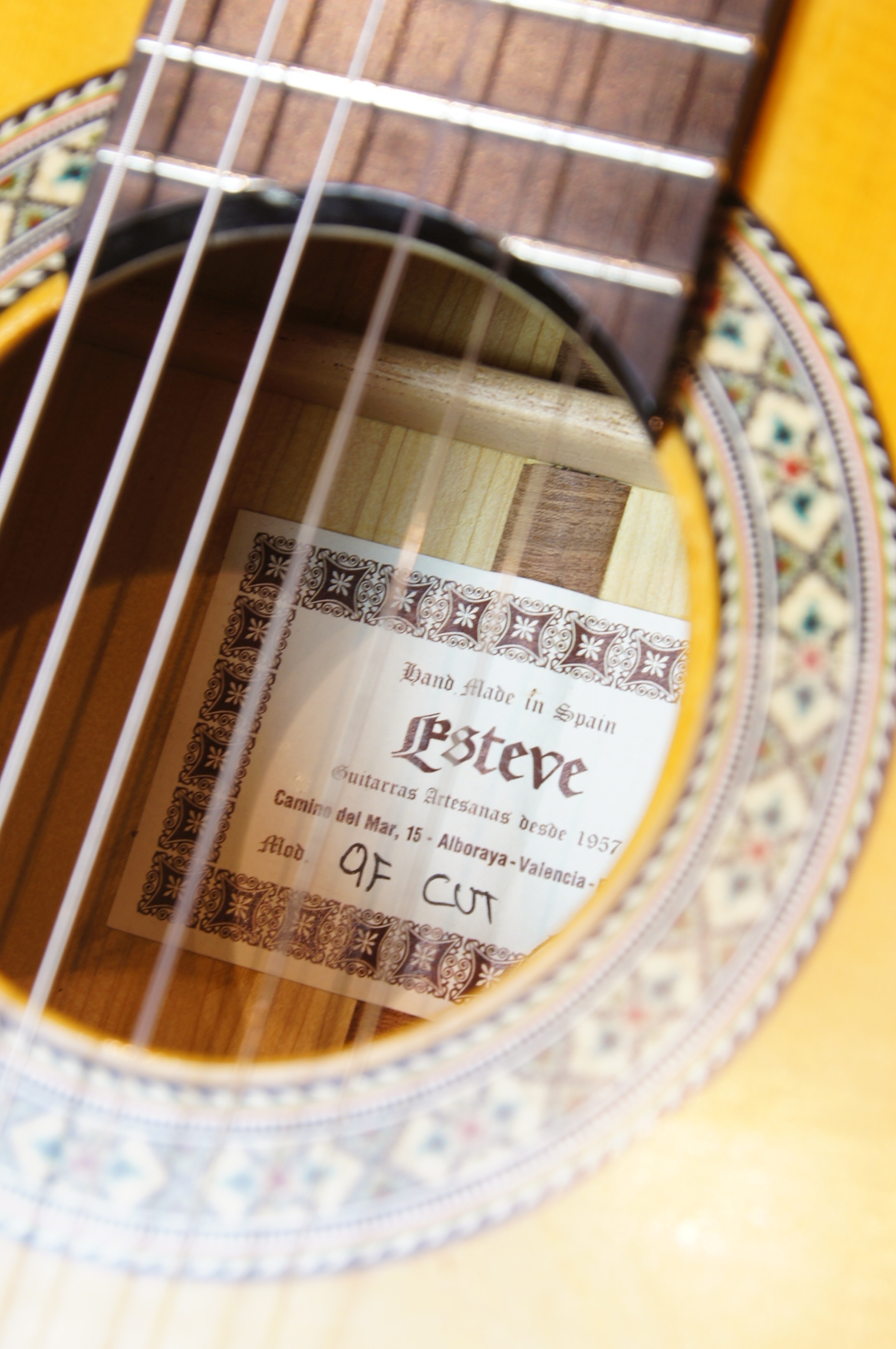 Esteve 9F SP Zypresse Flamenco Cutaway Sondermodell