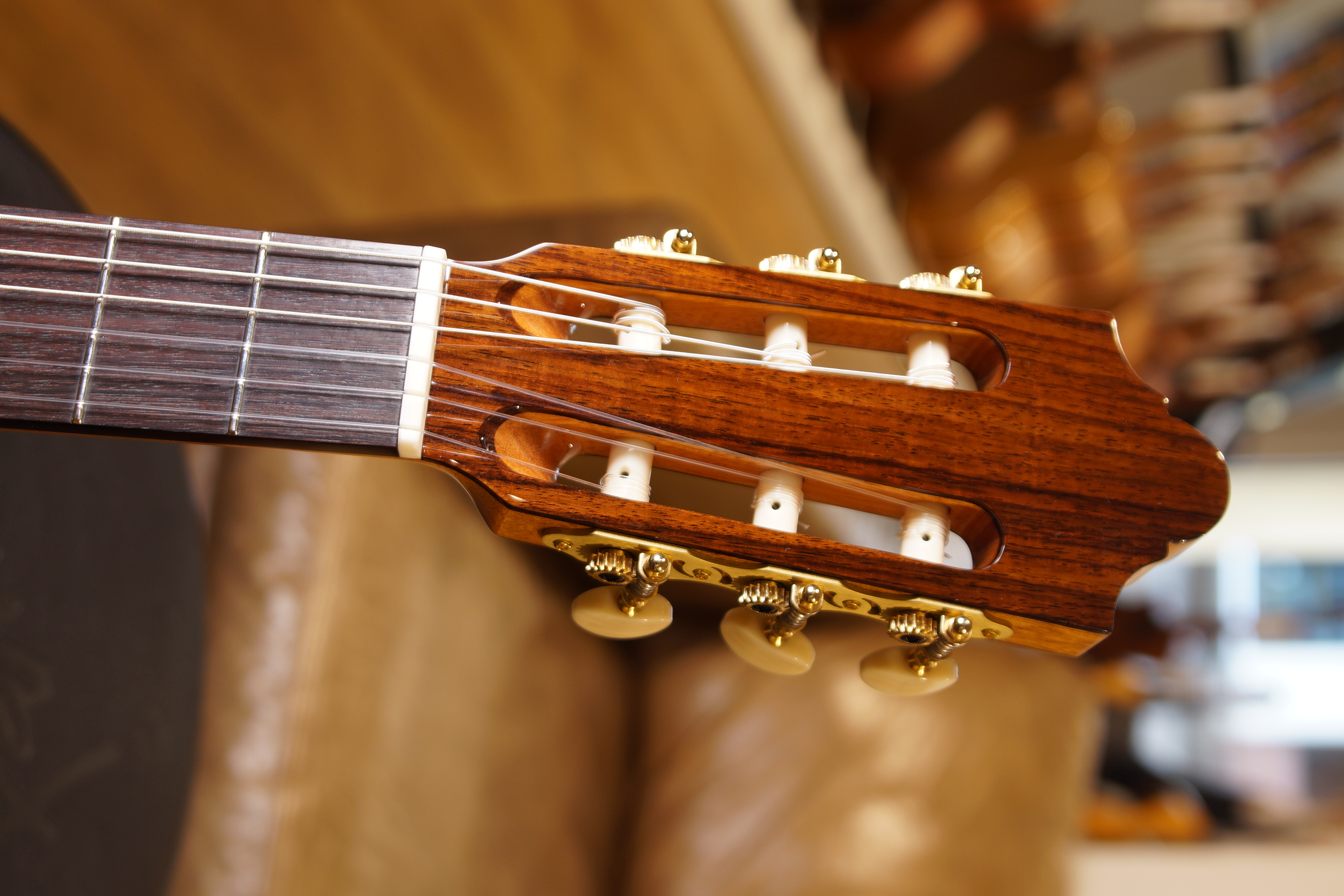 Duke Konzertgitarre Student F 63/48 Cut Trio VT - Crossover mit Tonabnehmer