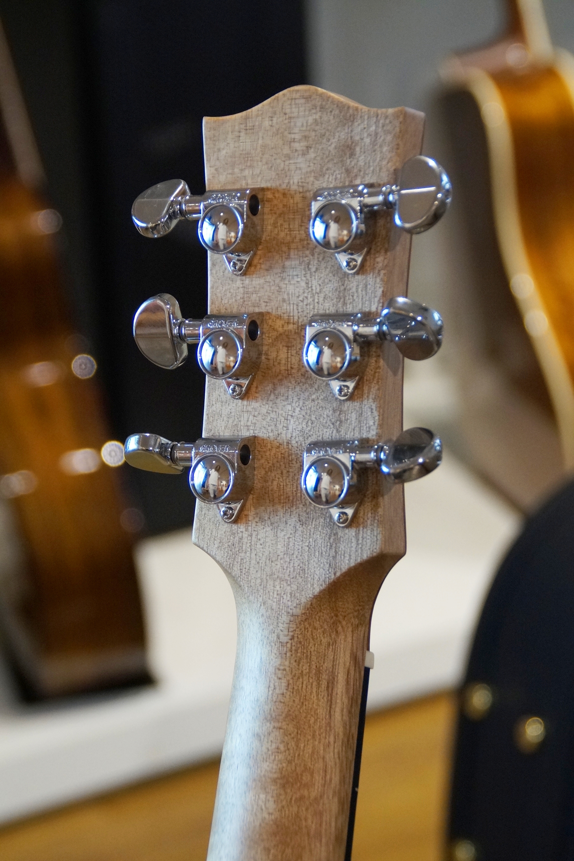 Maton EBW 808