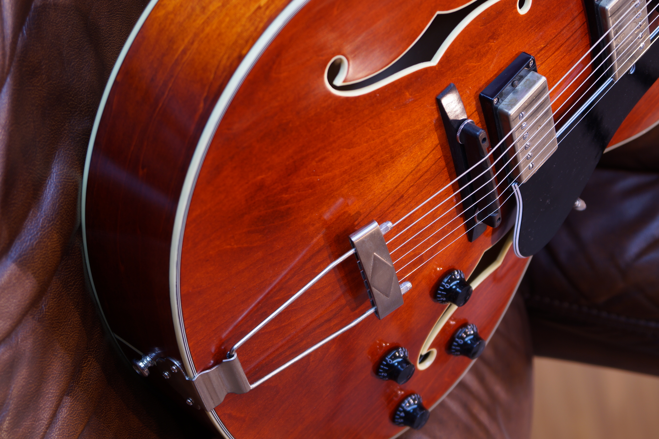 Eastman T49D/TV Archtop Antique Classic aged