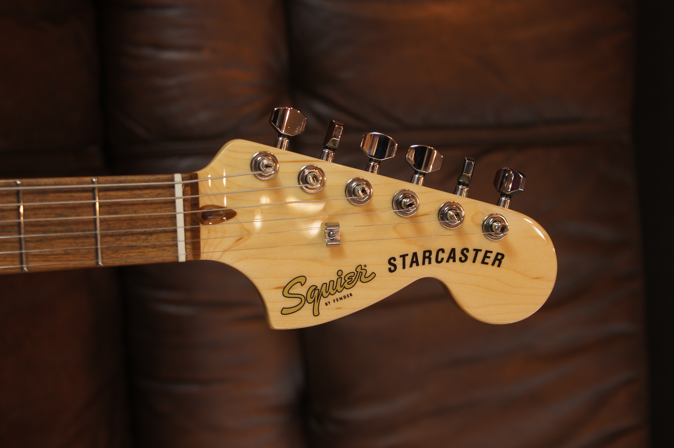 Squier Affinity Series™ Starcaster® Olympic White