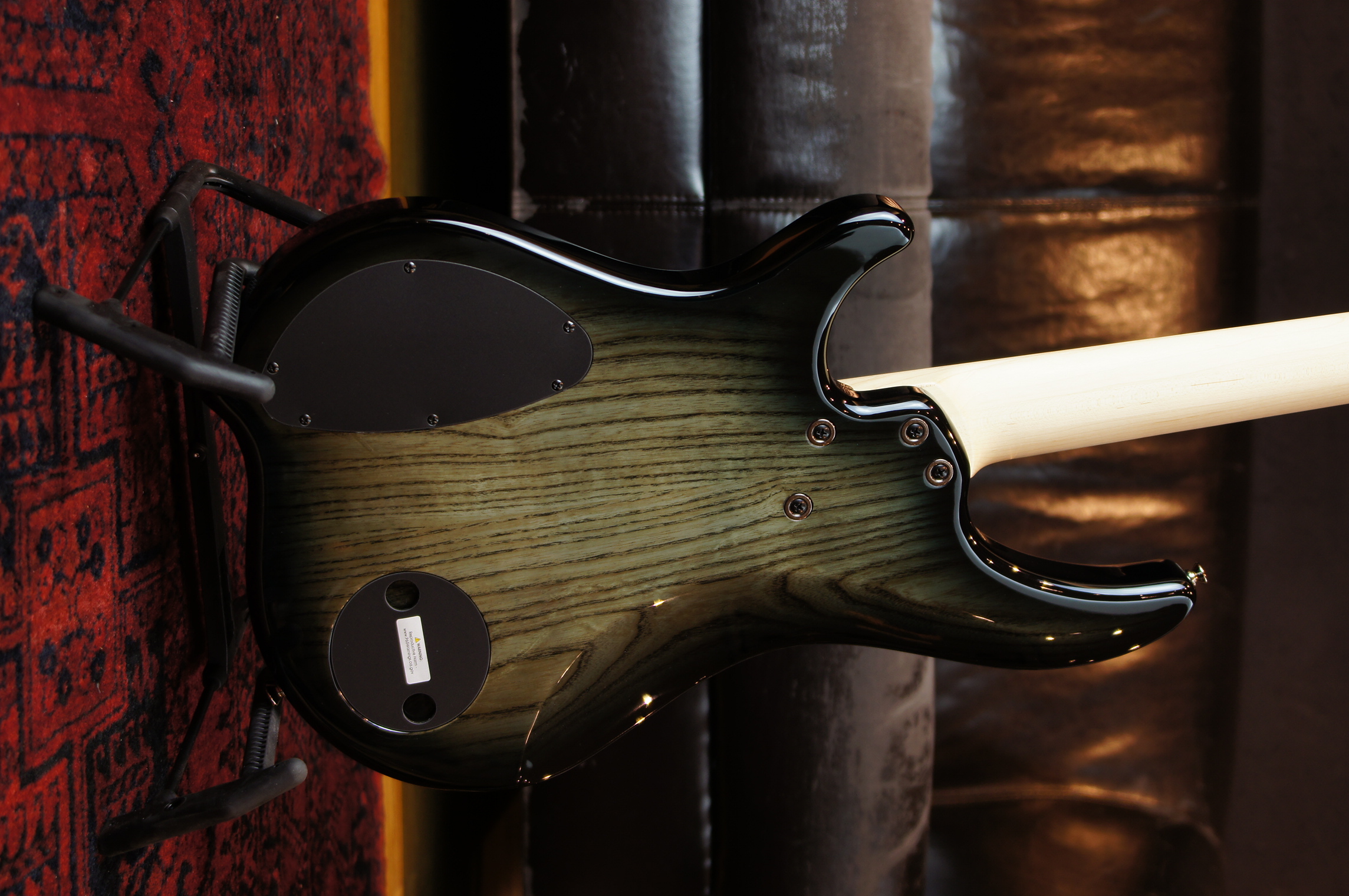 Dingwall CB2 Combustion 4-String Mapleneck 2 Tone Black Burst