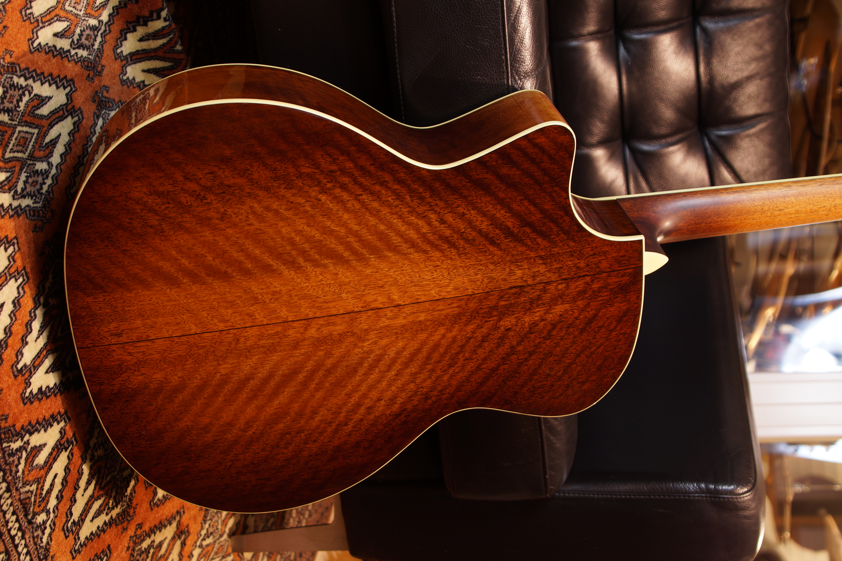 Eastman AC322CE mit Tonabnehmer und Koffer