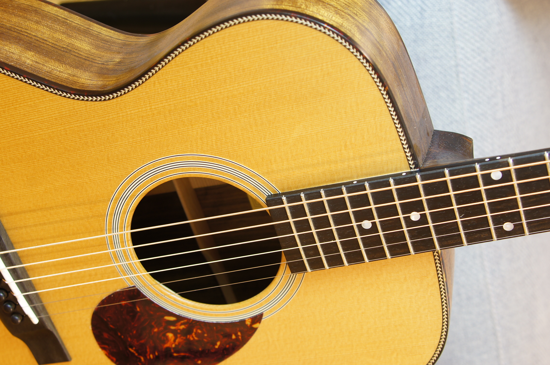 Eastman E3OME mit Tonabnehmer inklusive Gigbag