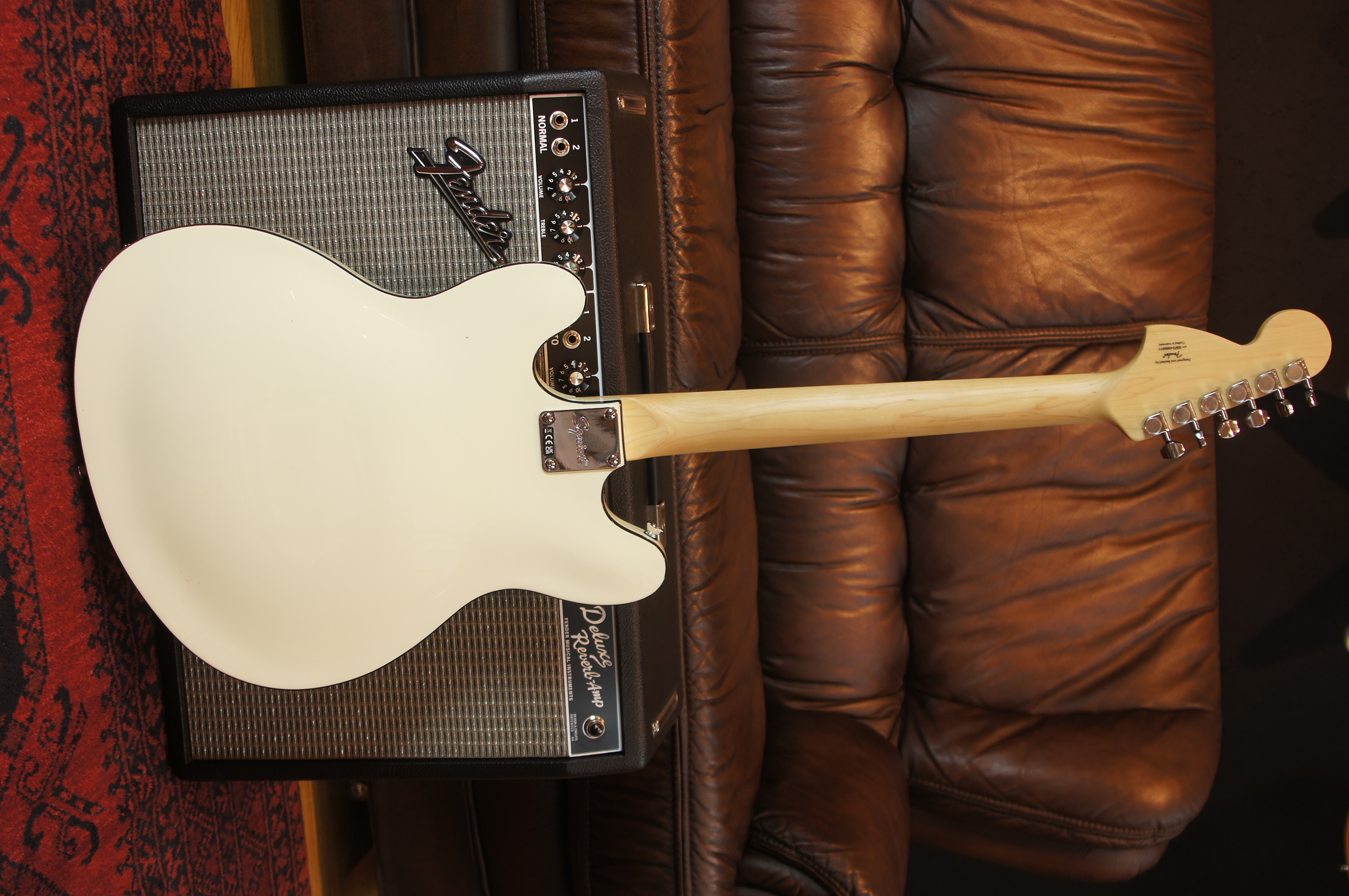 Squier Affinity Series™ Starcaster® Olympic White