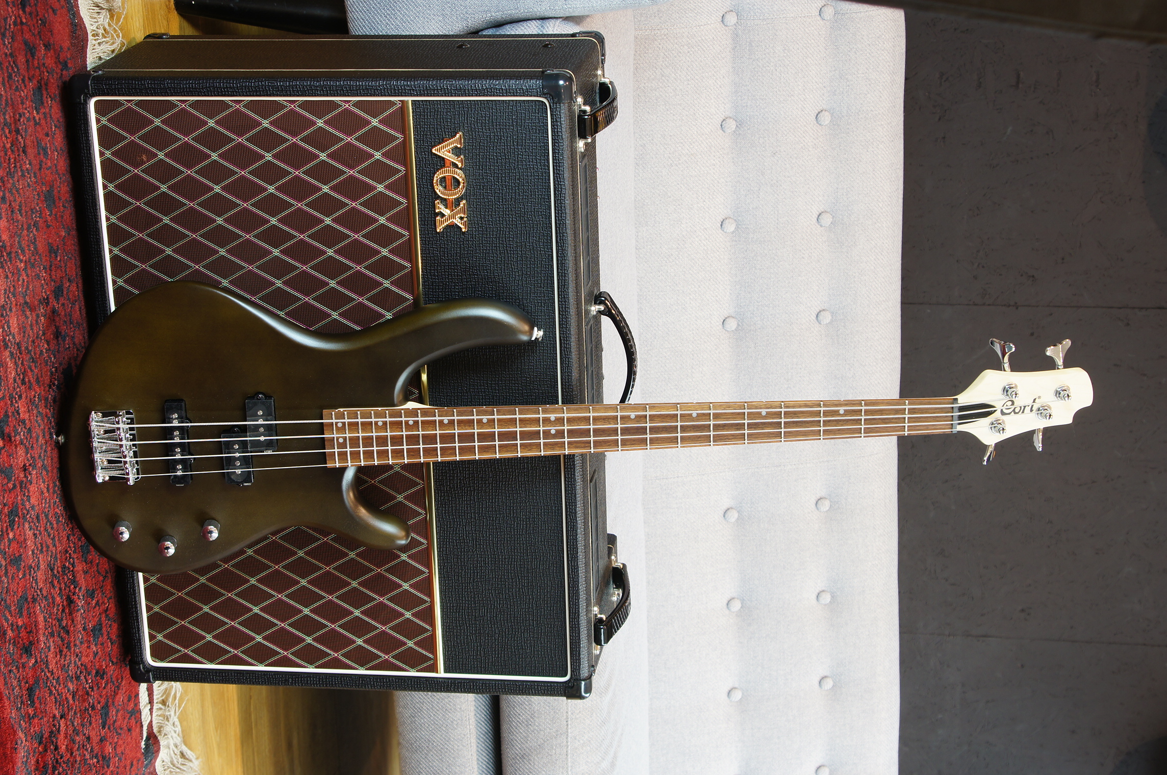 Cort E-Bass Action PJ Open Pore Walnut