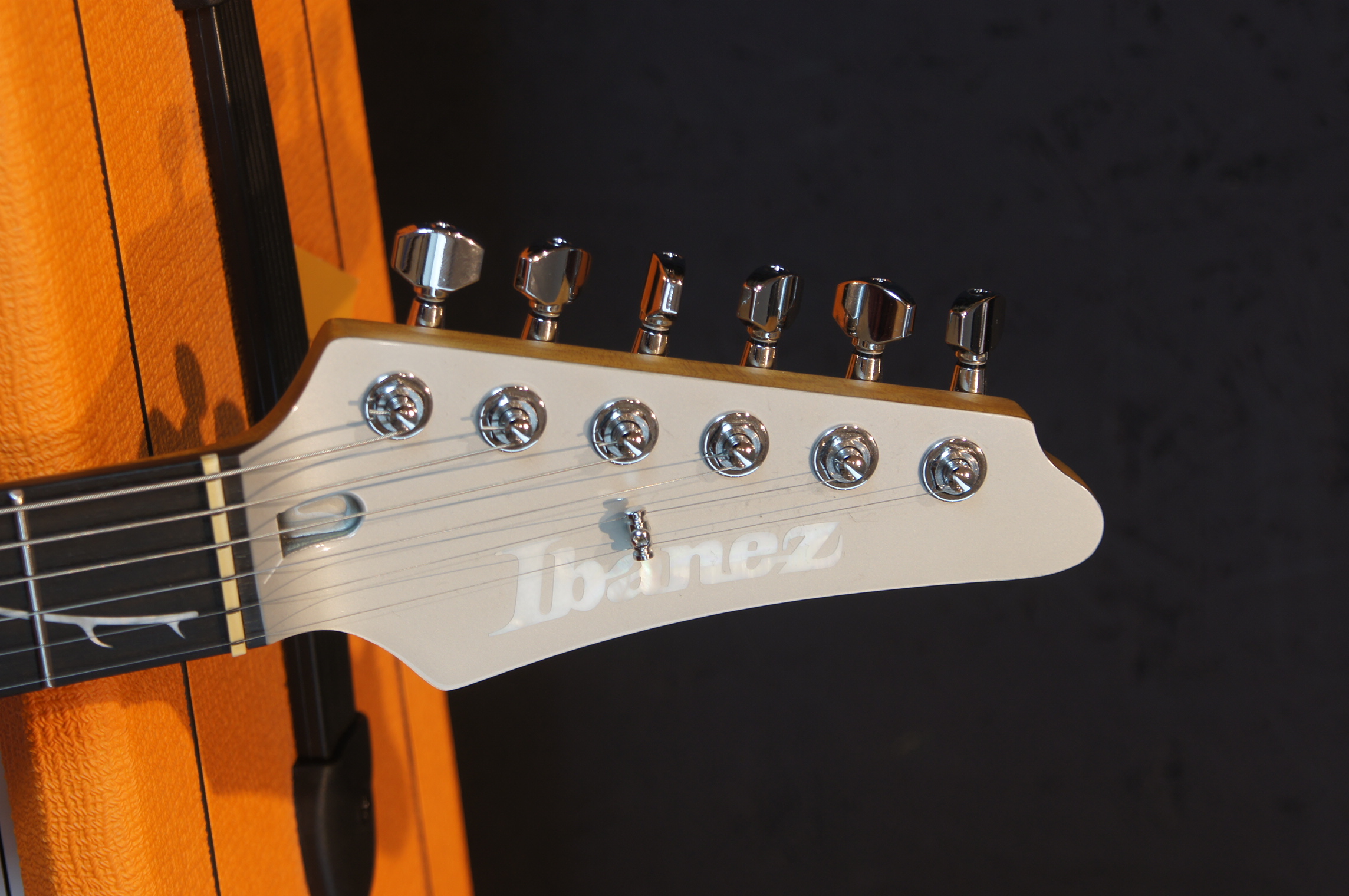 IBANEZ Tim Henson Signature AZ E-Gitarre 6-String + Gigbag - B-Ware