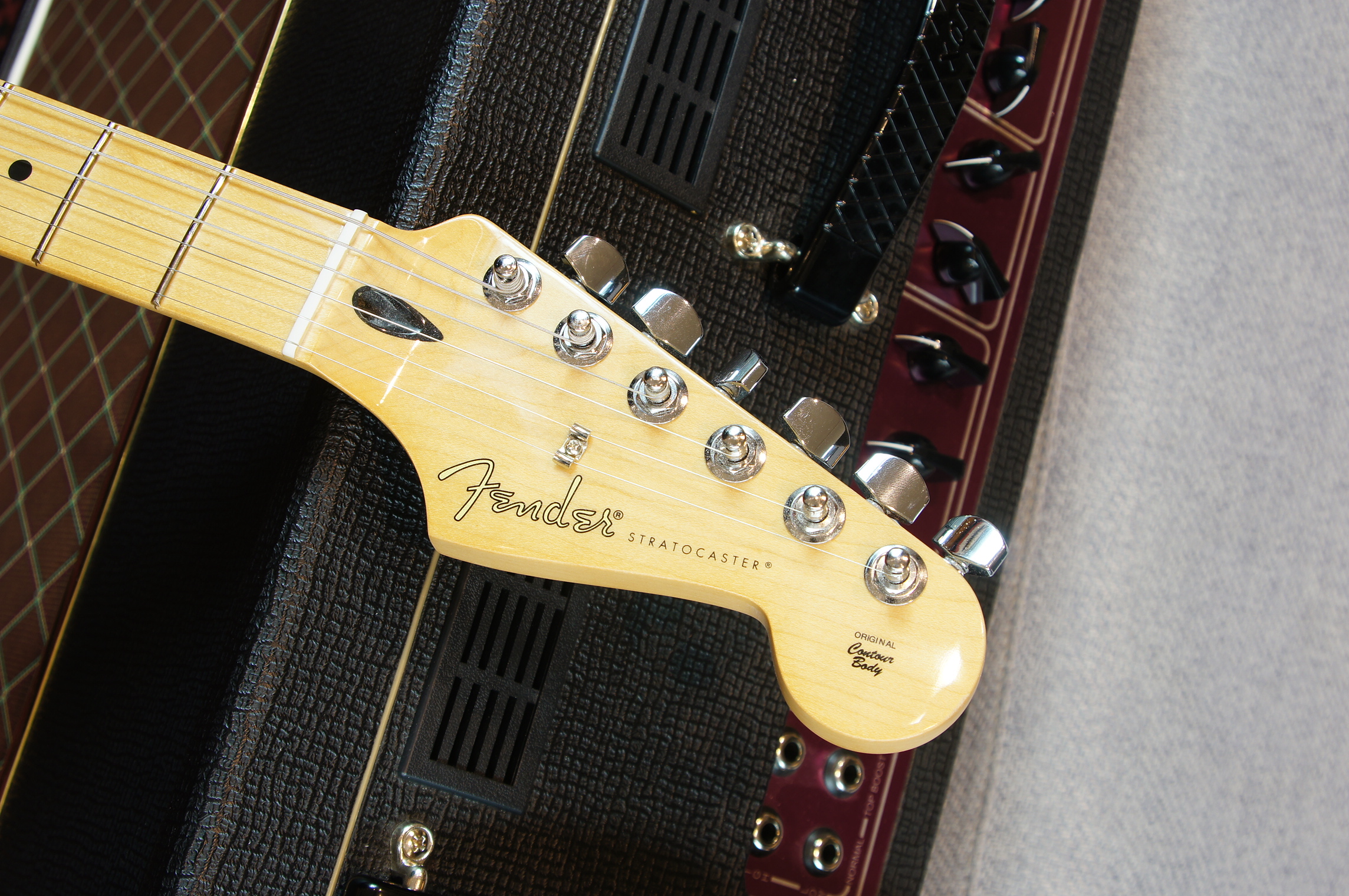 Fender Player Stratocaster, Maple Fingerboard, Anniversary 2-Color Sunburst