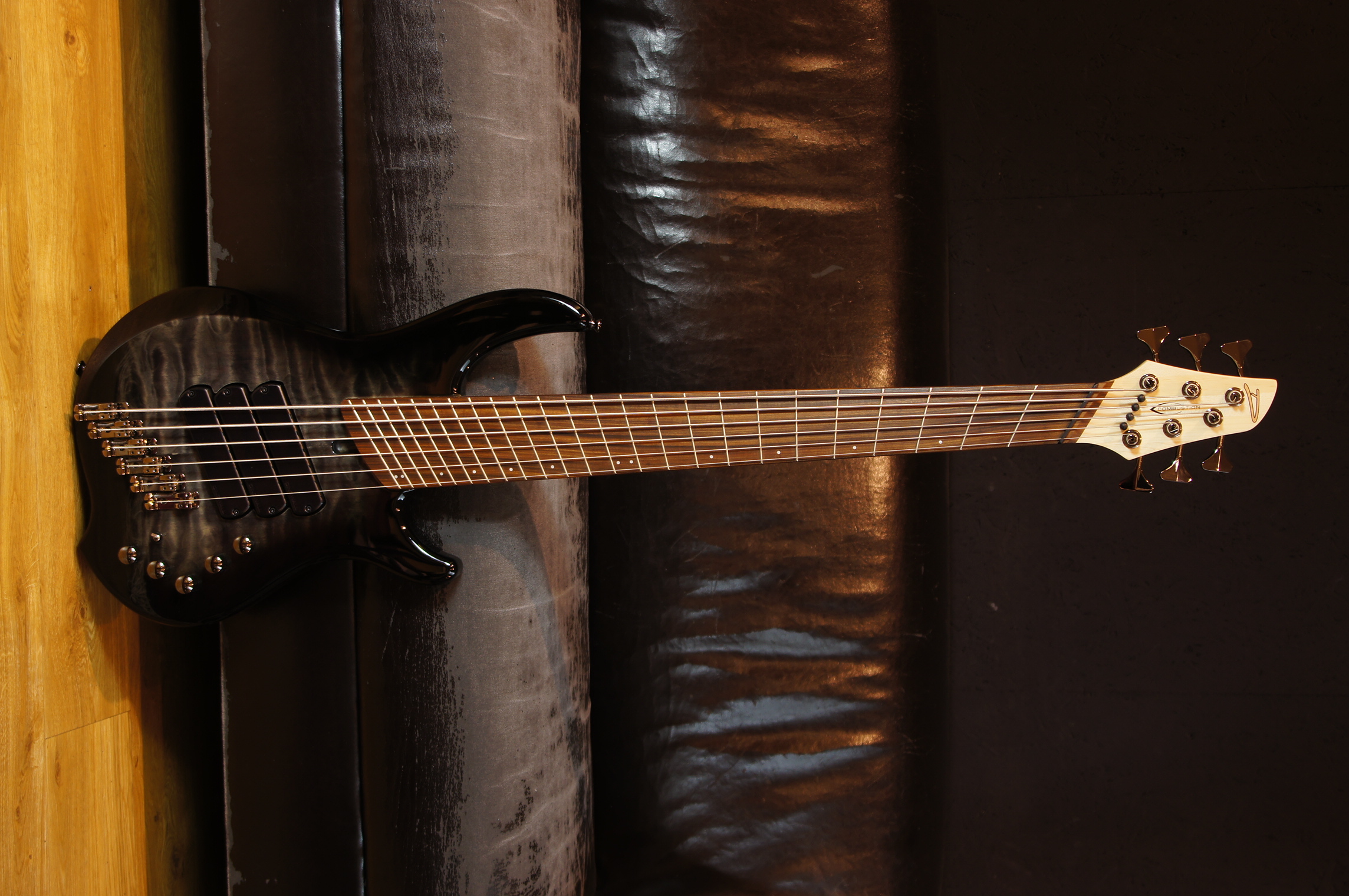 Dingwall CB3 Combustion 6-String 3 Pickups Pau Ferro Black Burst