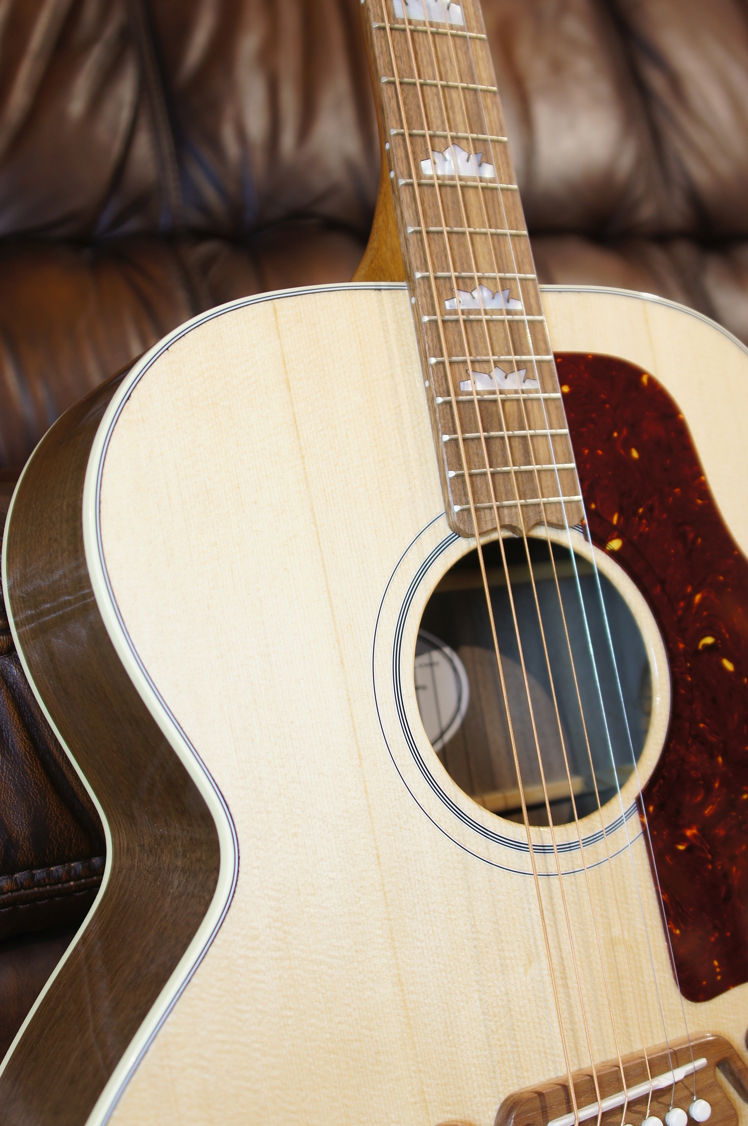 Gibson SJ-200 Studio Walnut Antique Natural
