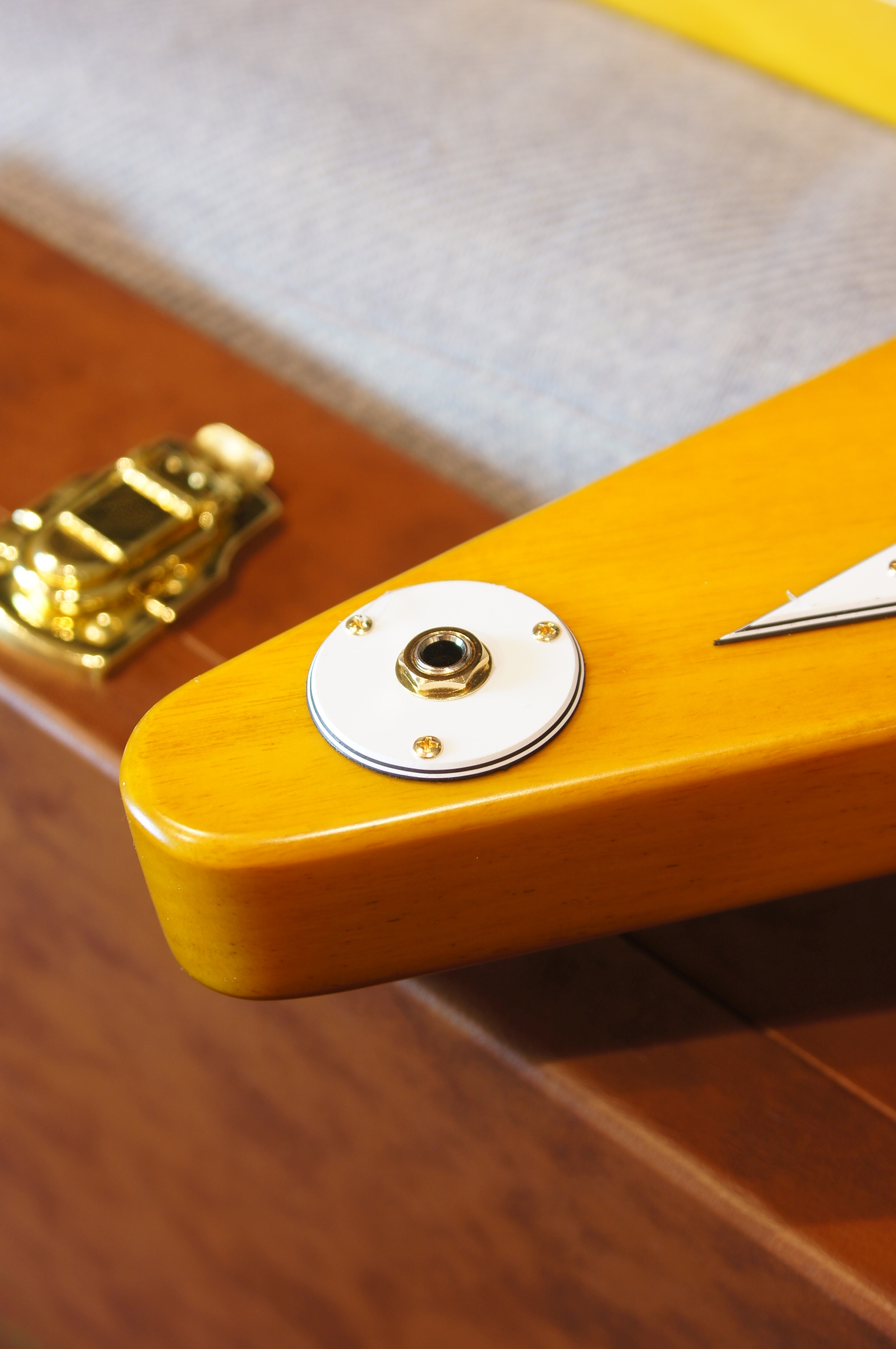 Epiphone 1958 Korina Flying V White Pickguard