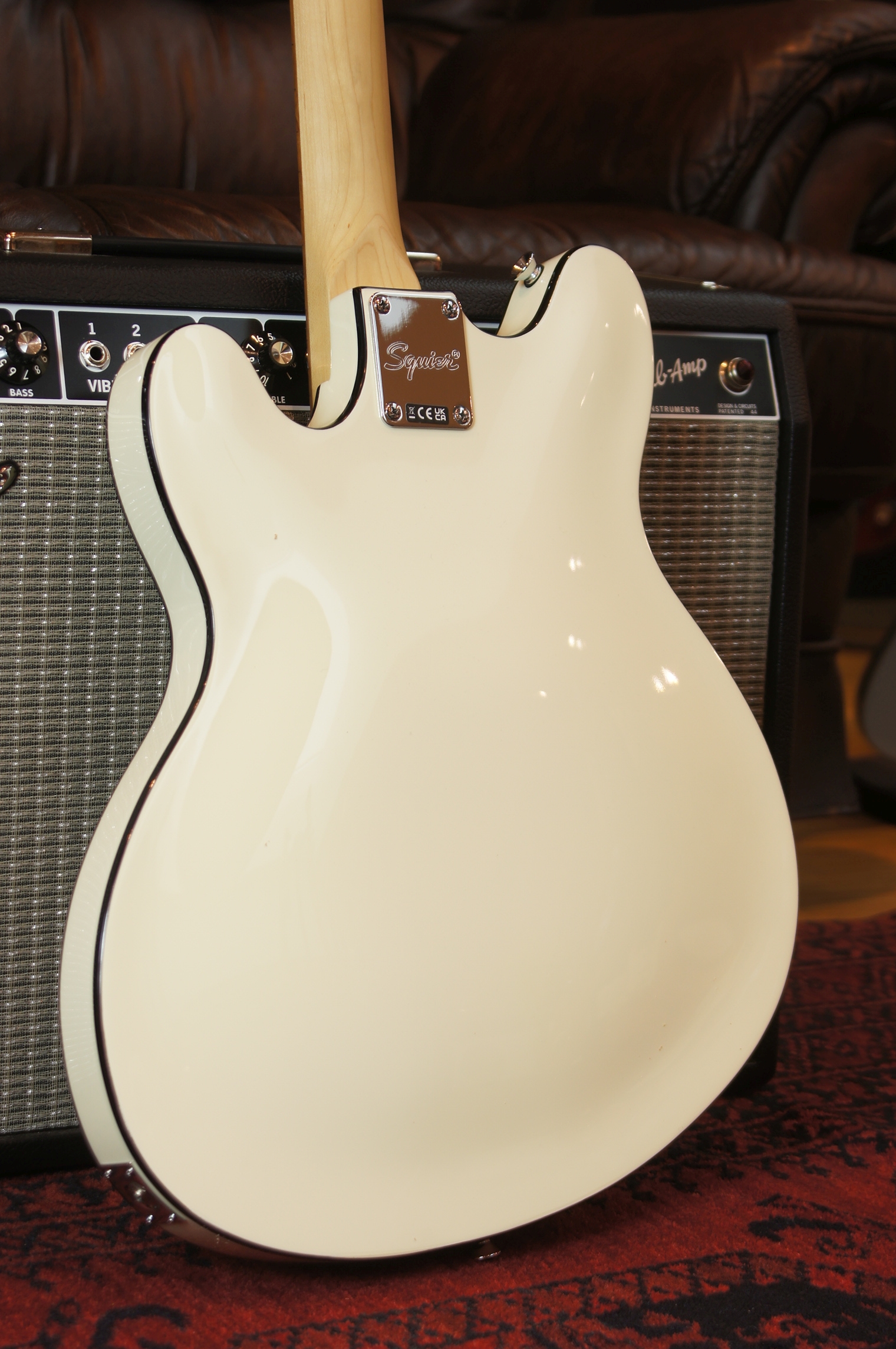 Squier Affinity Series™ Starcaster® Olympic White