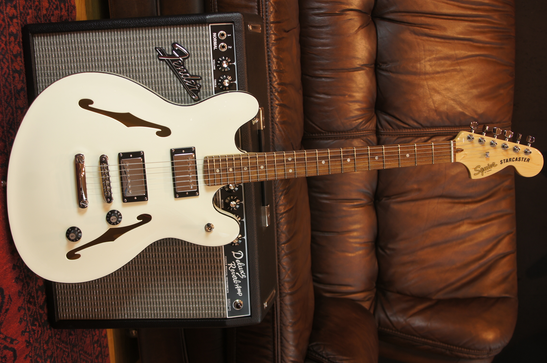 Squier Affinity Series™ Starcaster® Olympic White