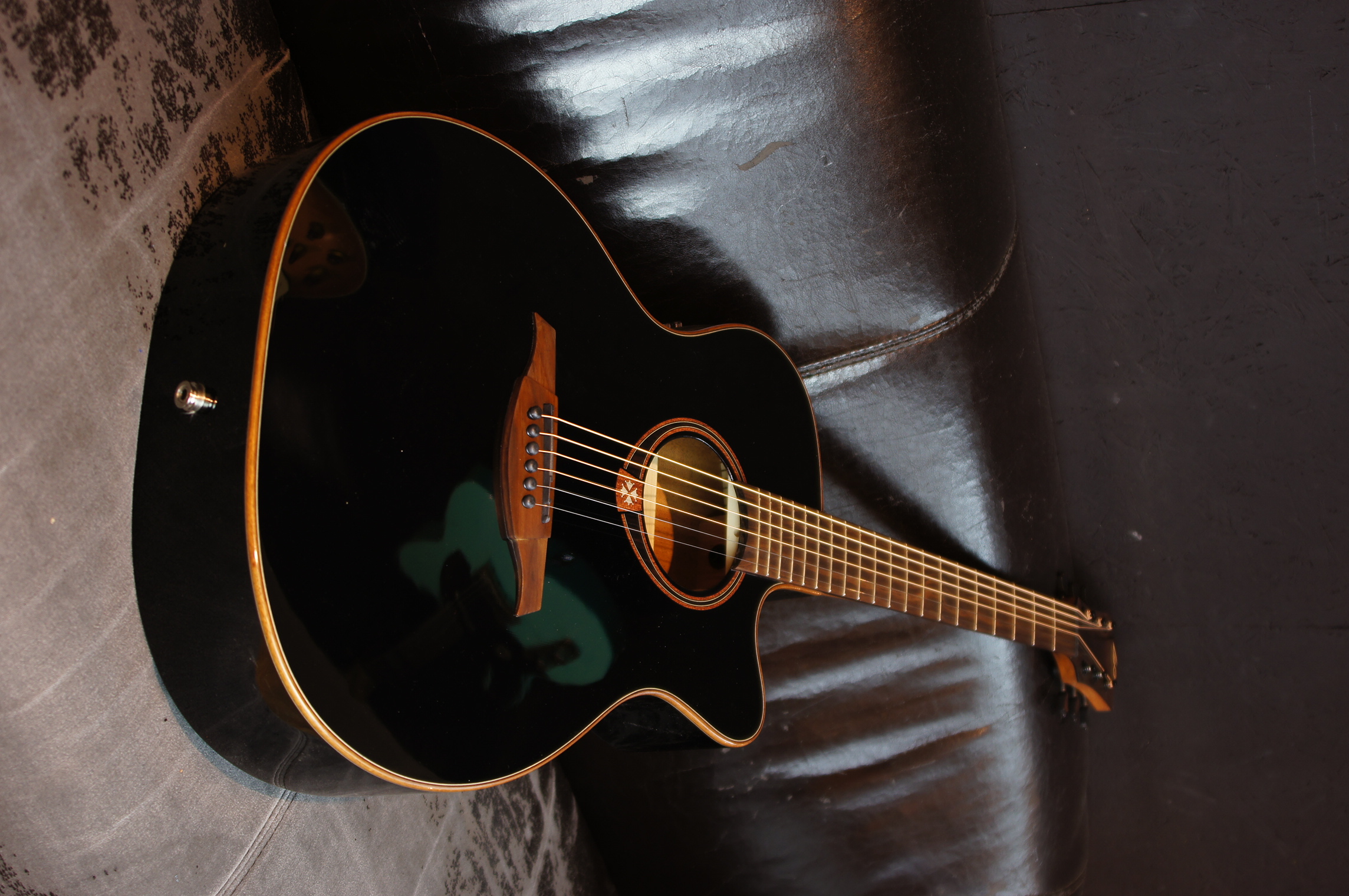 LAG Westerngitarre Tramontane 118 Auditorium schwarz