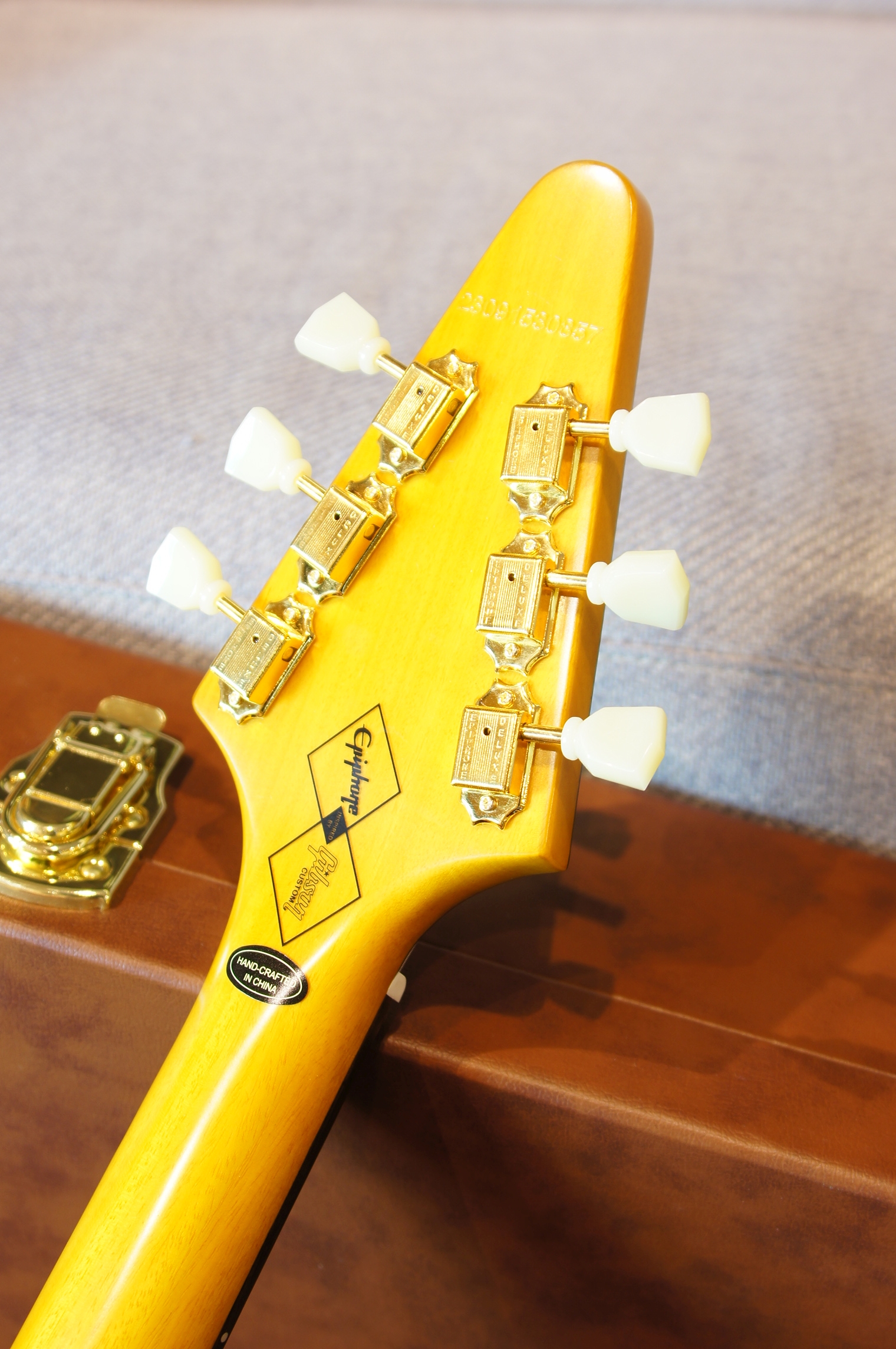 Epiphone 1958 Korina Flying V White Pickguard