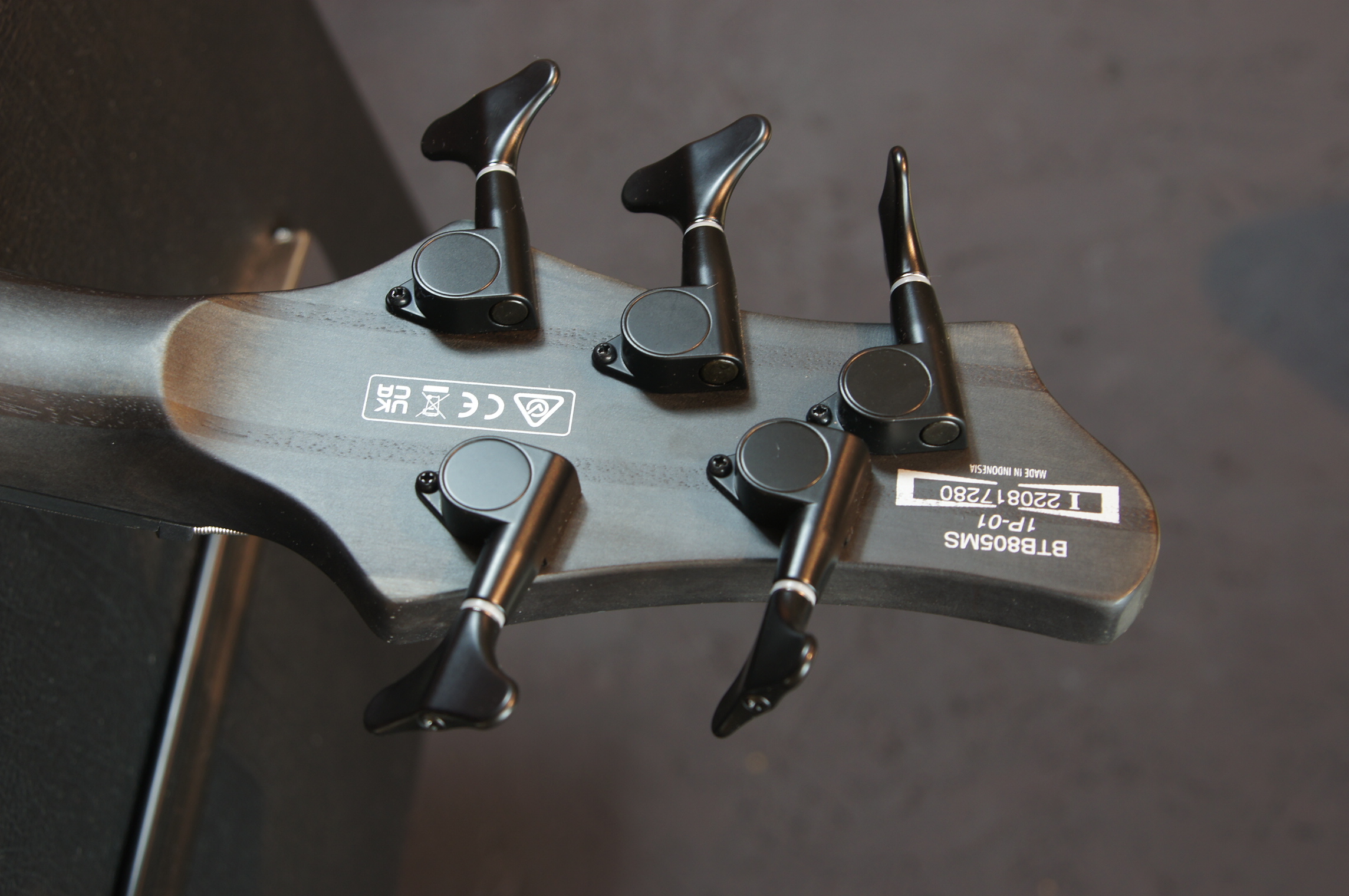 IBANEZ BTB805MS-TGF 5-String Multiscale Transparent Gray Flat inklusive Case