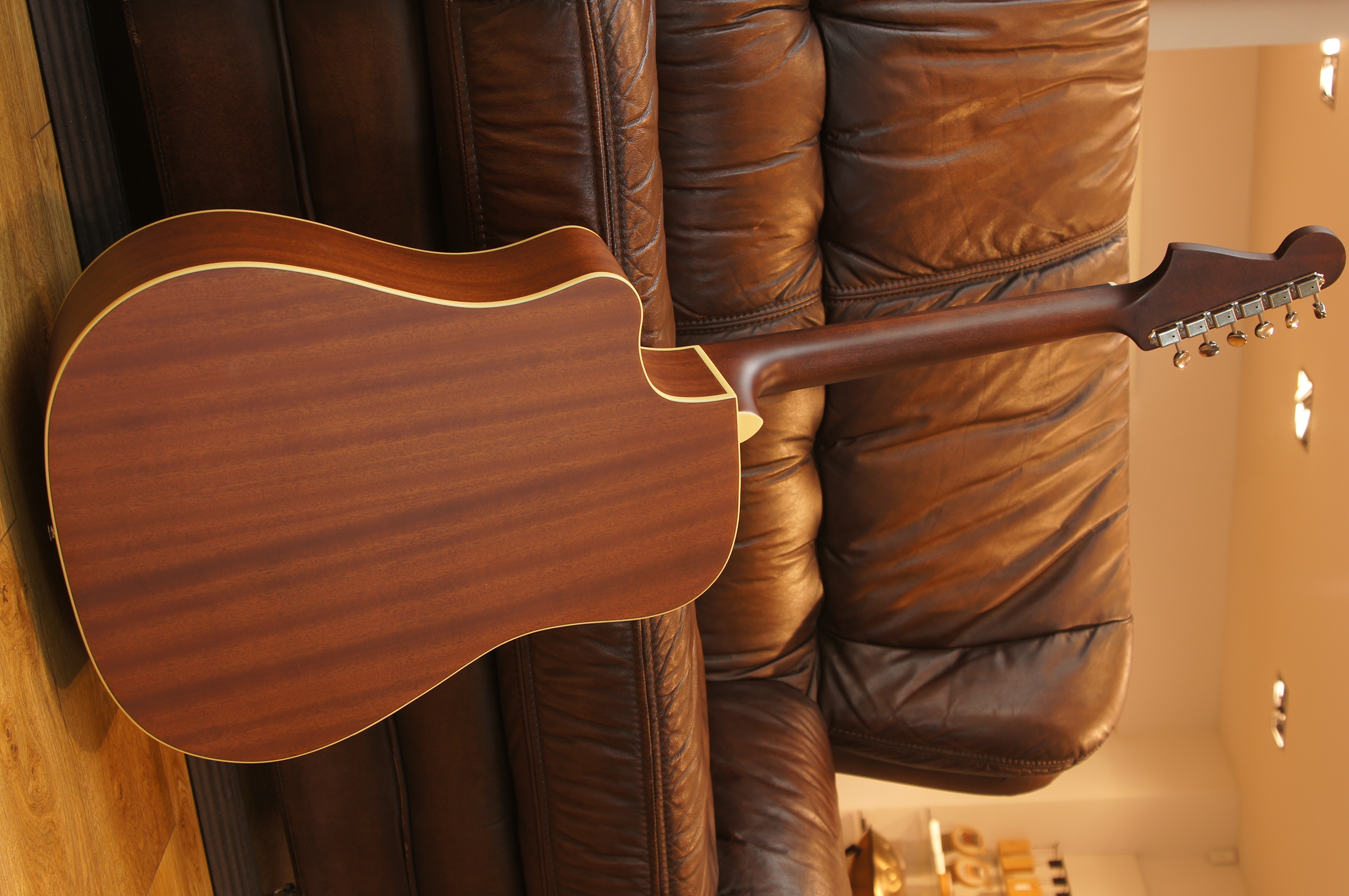 Fender Redondo Player, Walnut Fingerboard, Tortoiseshell Pickguard, Lake Placid Blue